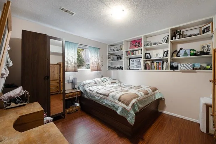11055 Lincoln Drive