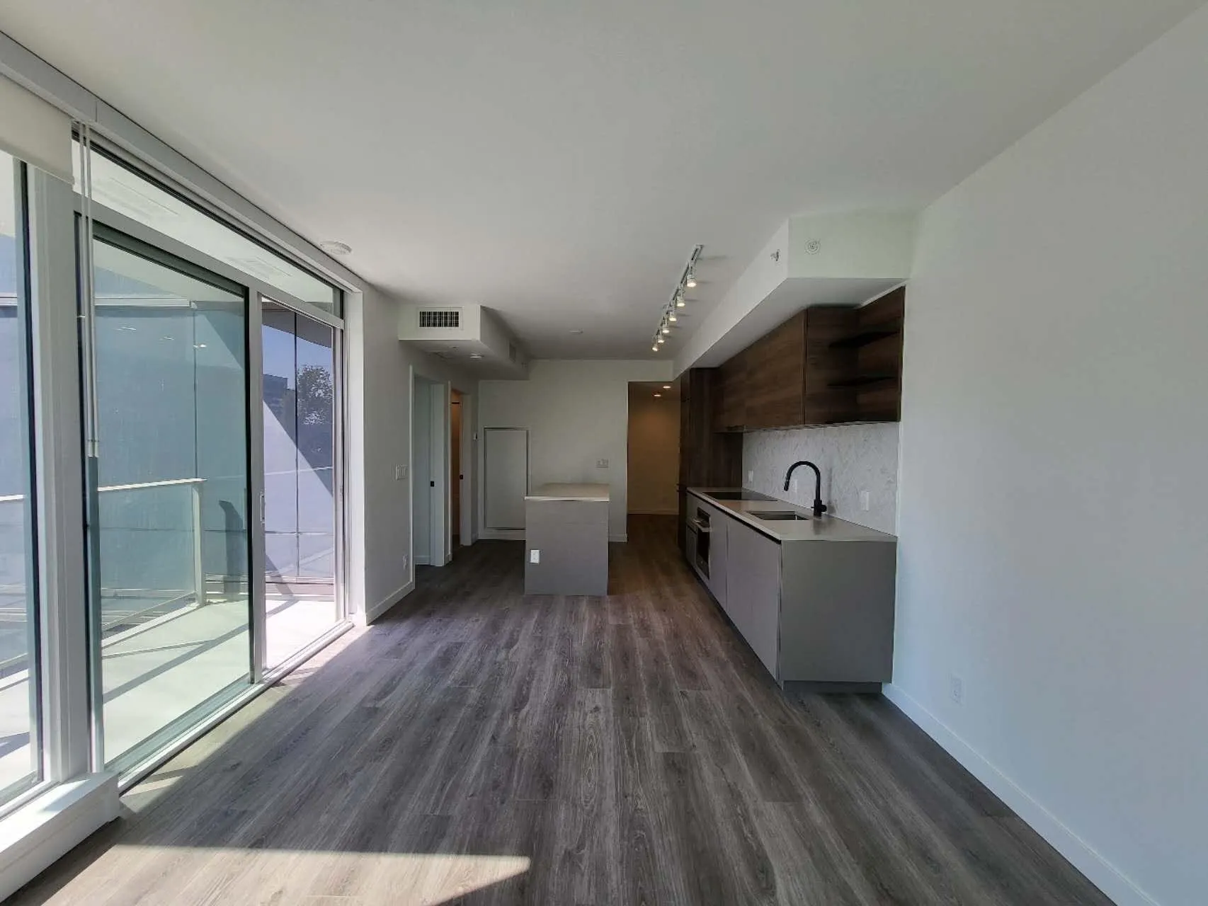 608 10448 University Drive