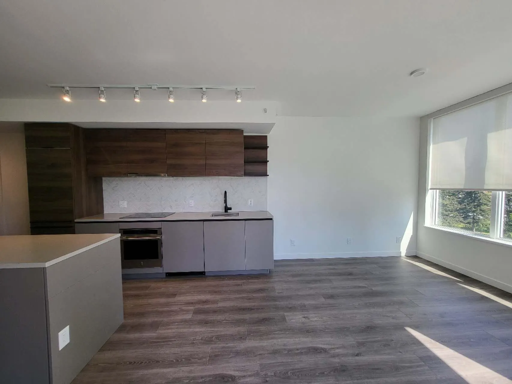 608 10448 University Drive