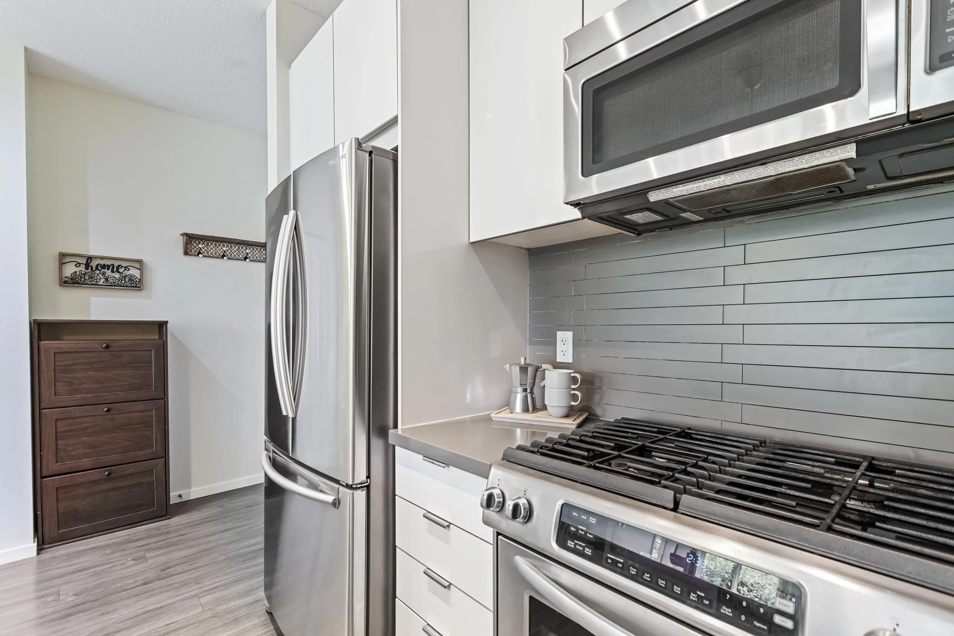 102 1135 Windsor Mews