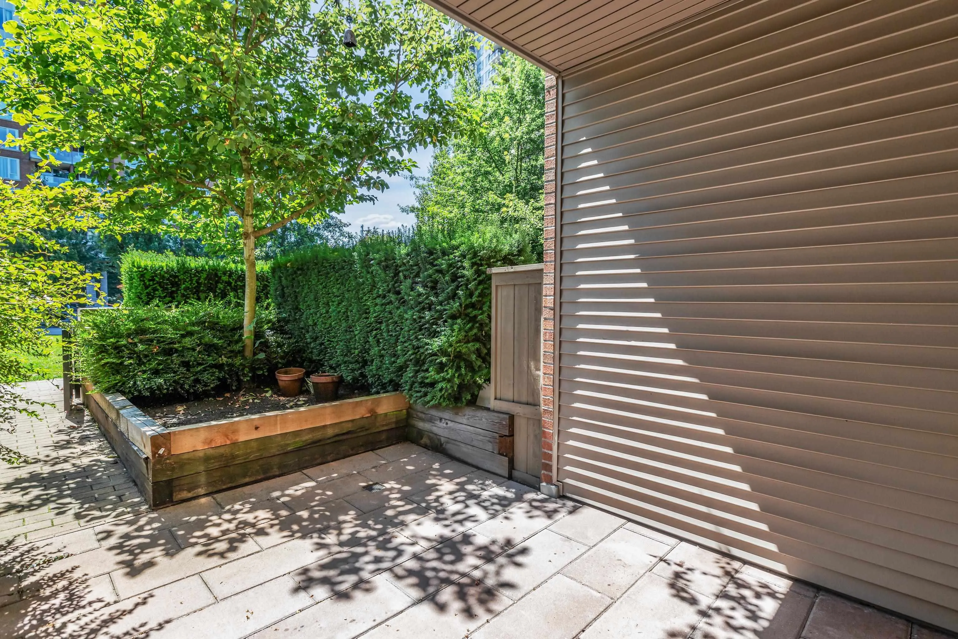 102 1135 Windsor Mews