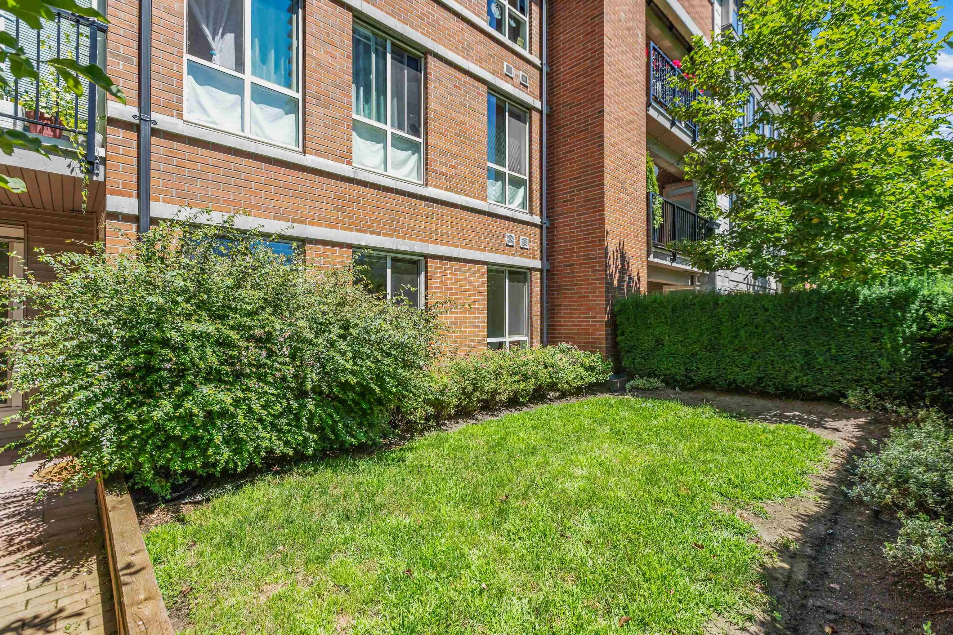 102 1135 Windsor Mews