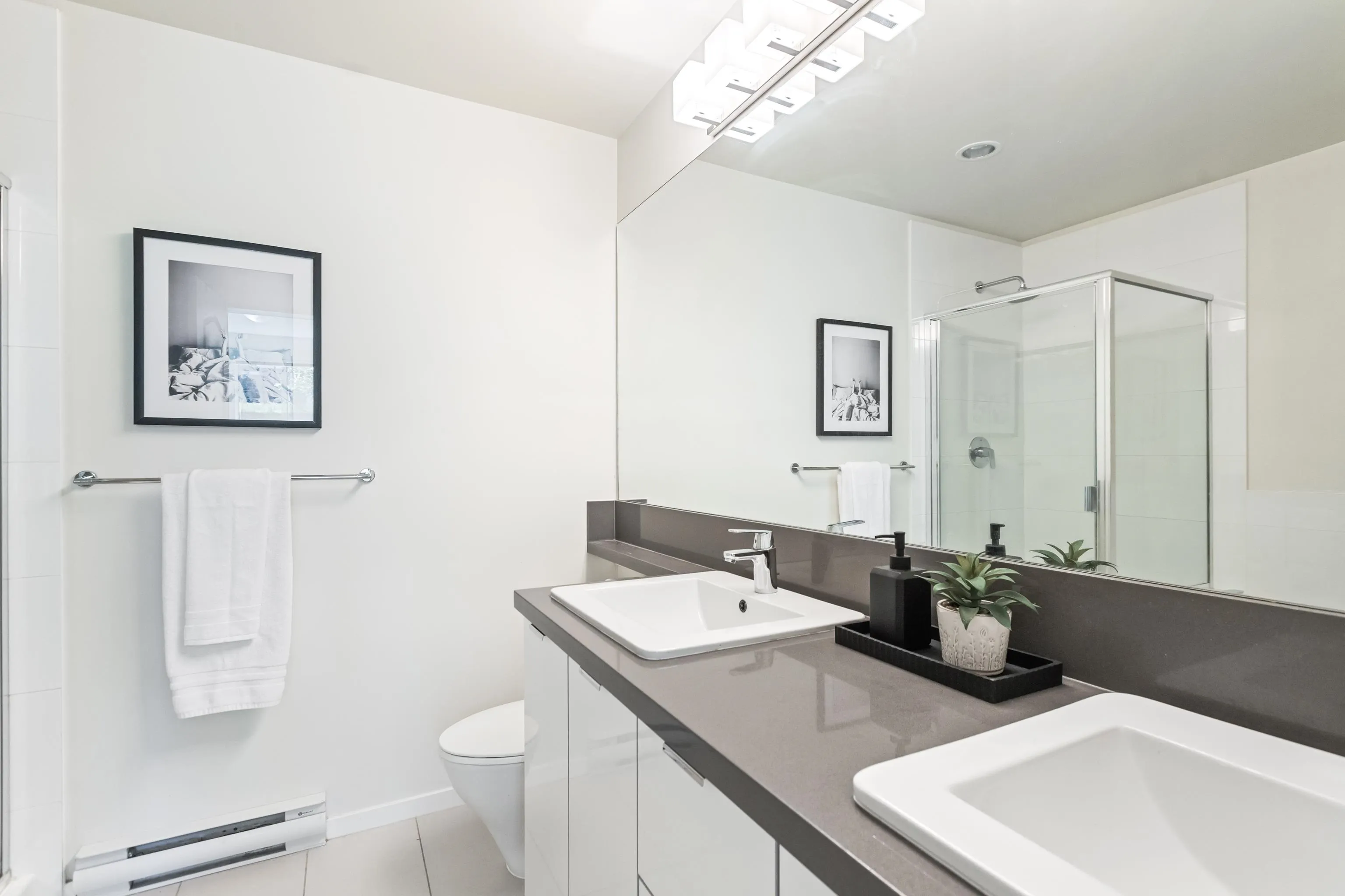 102 1135 Windsor Mews