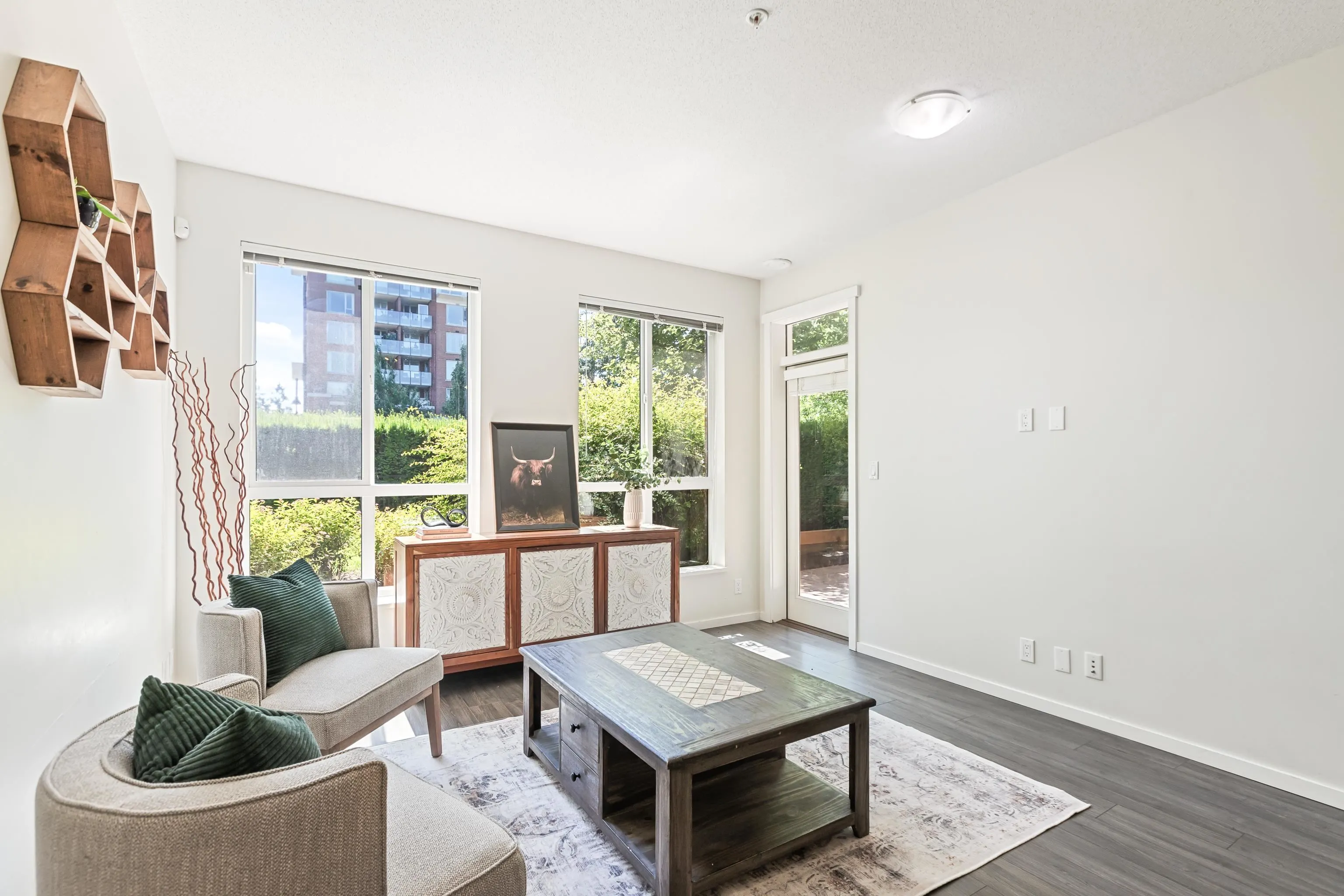 102 1135 Windsor Mews