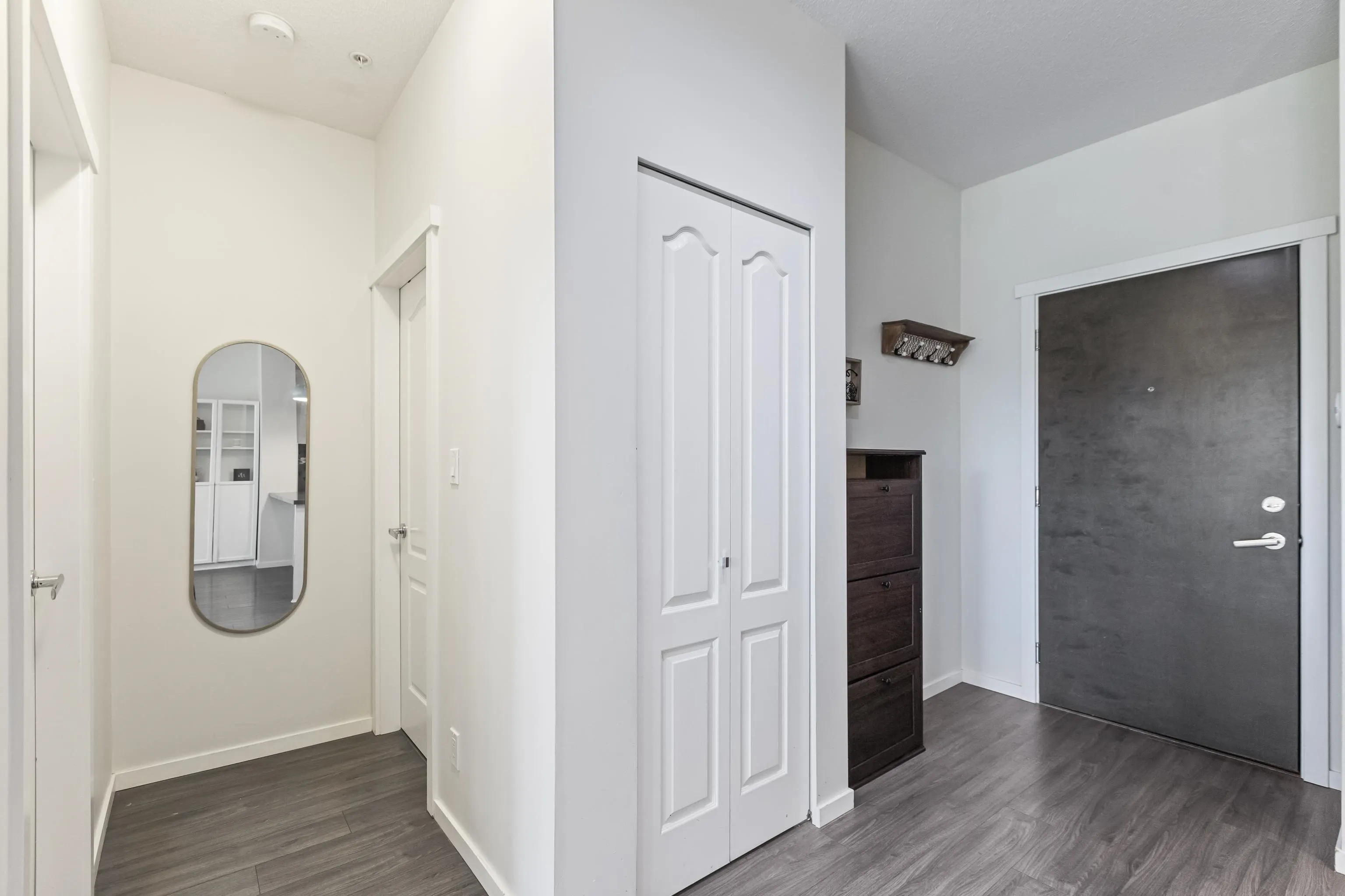102 1135 Windsor Mews
