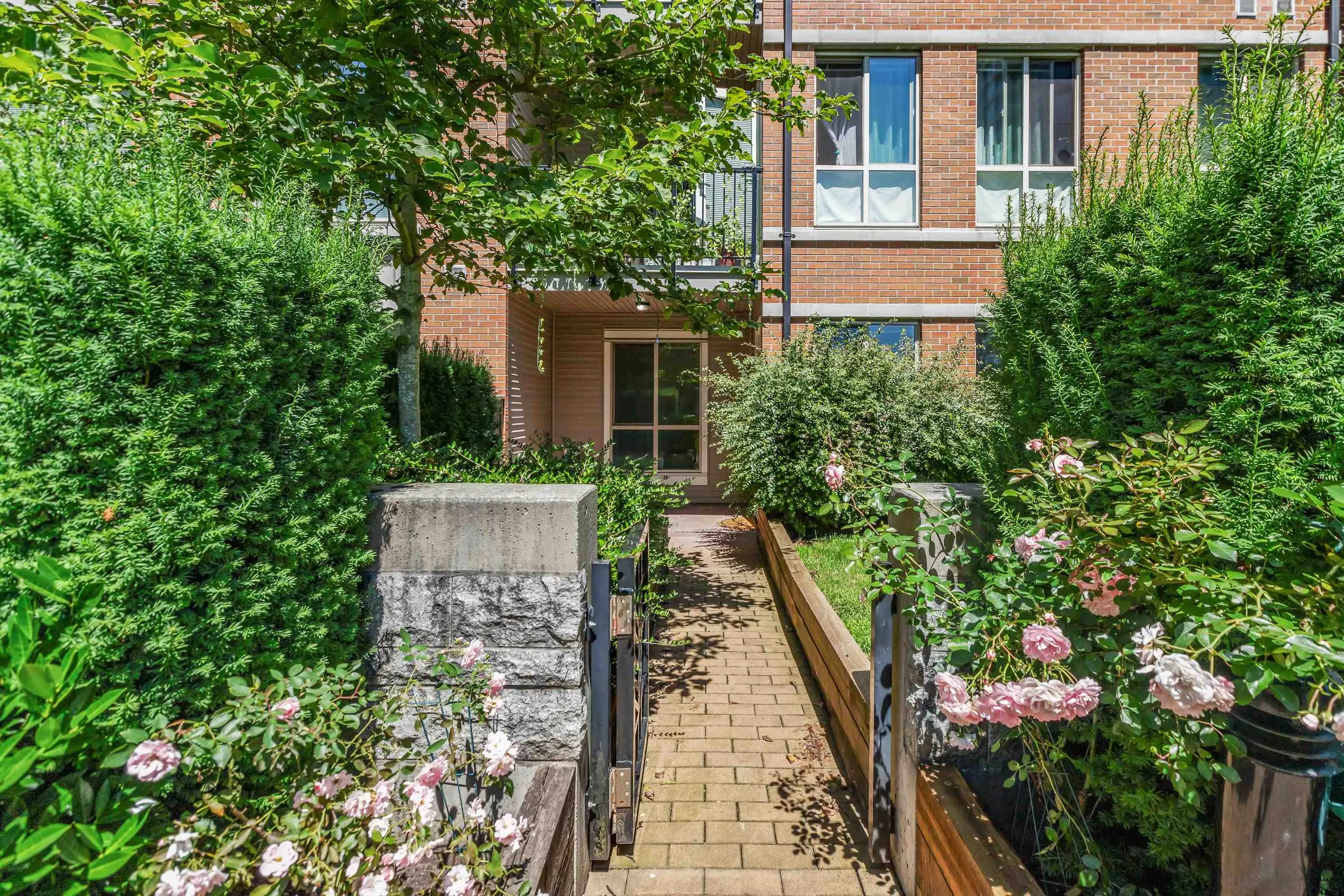 102 1135 Windsor Mews