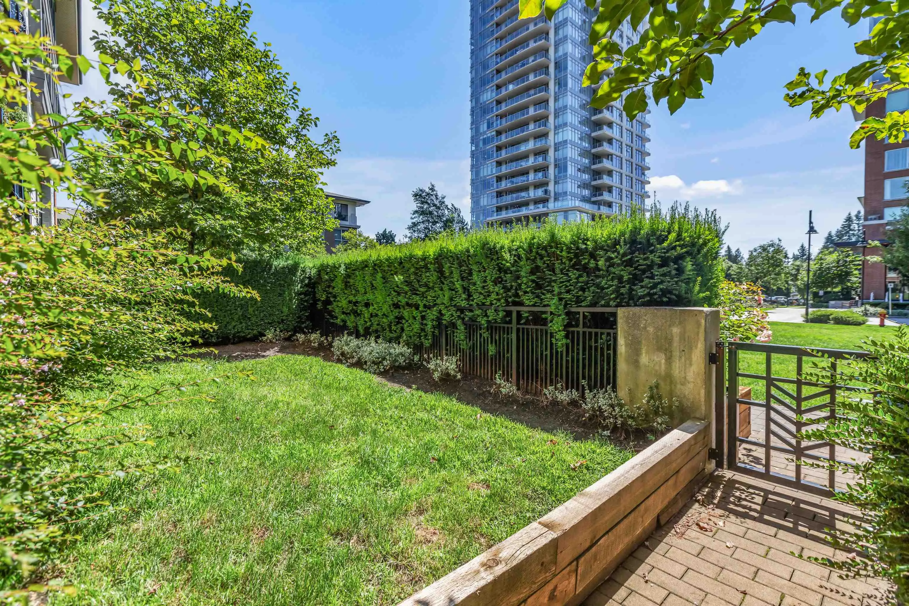 102 1135 Windsor Mews