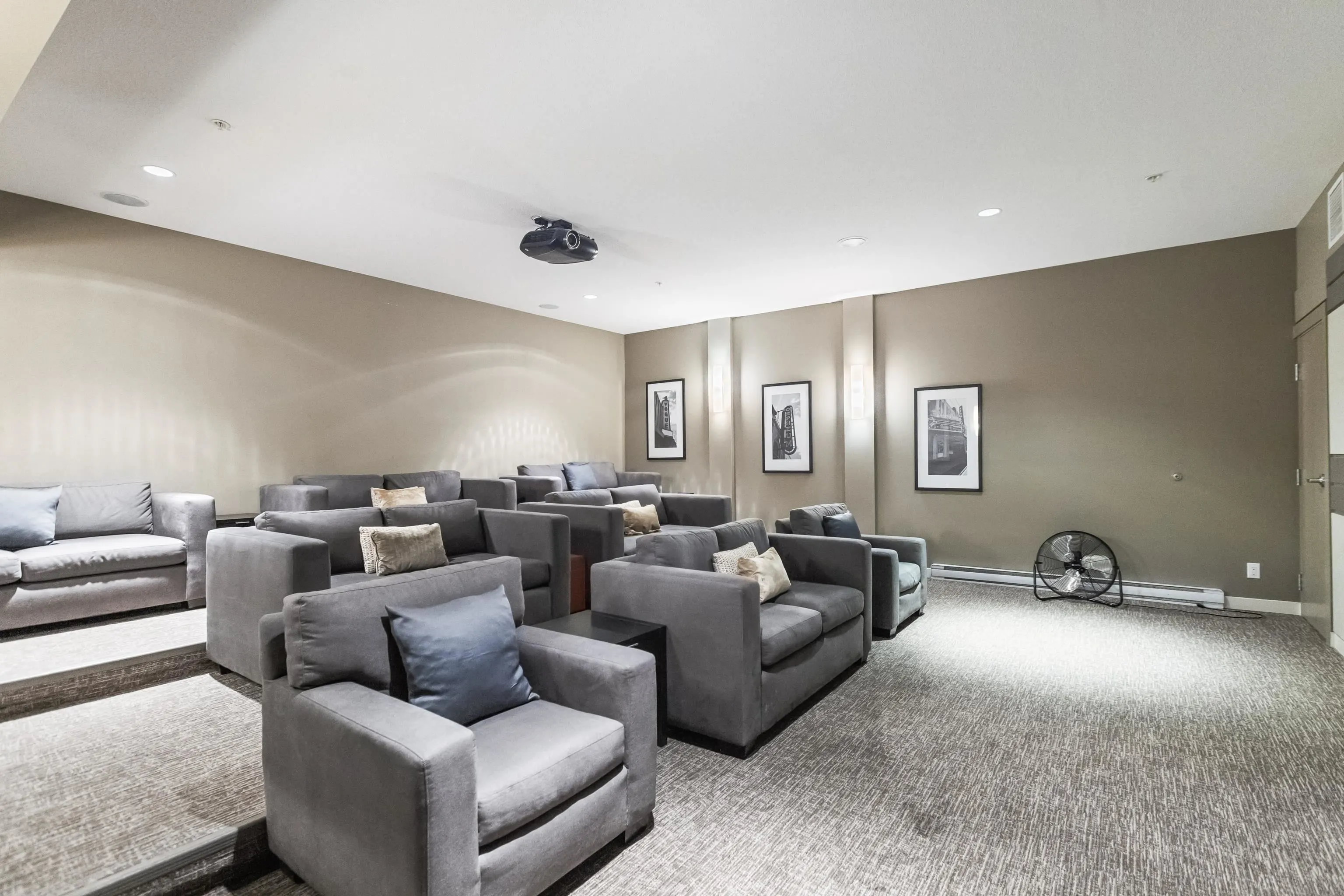 102 1135 Windsor Mews