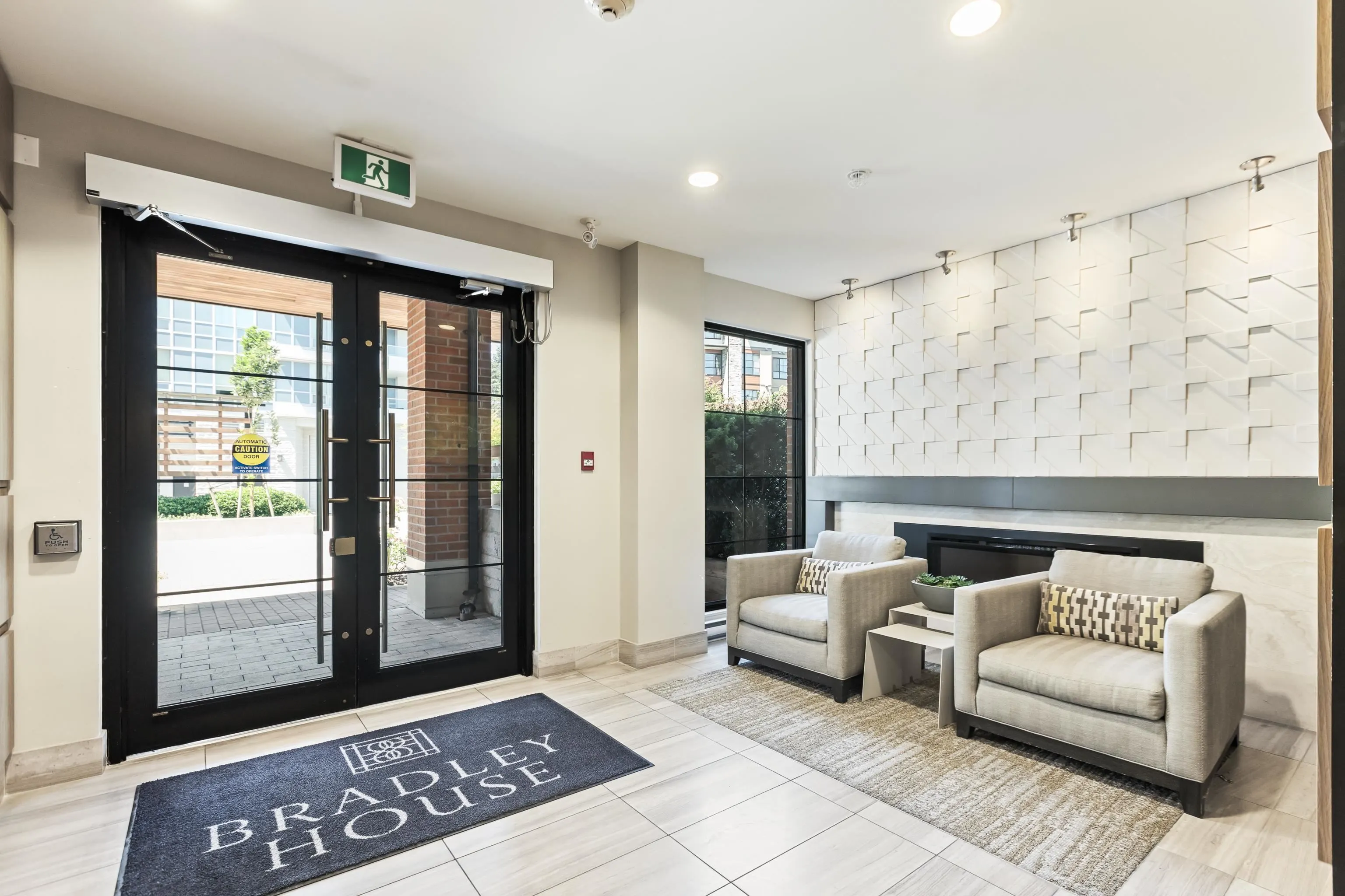 102 1135 Windsor Mews