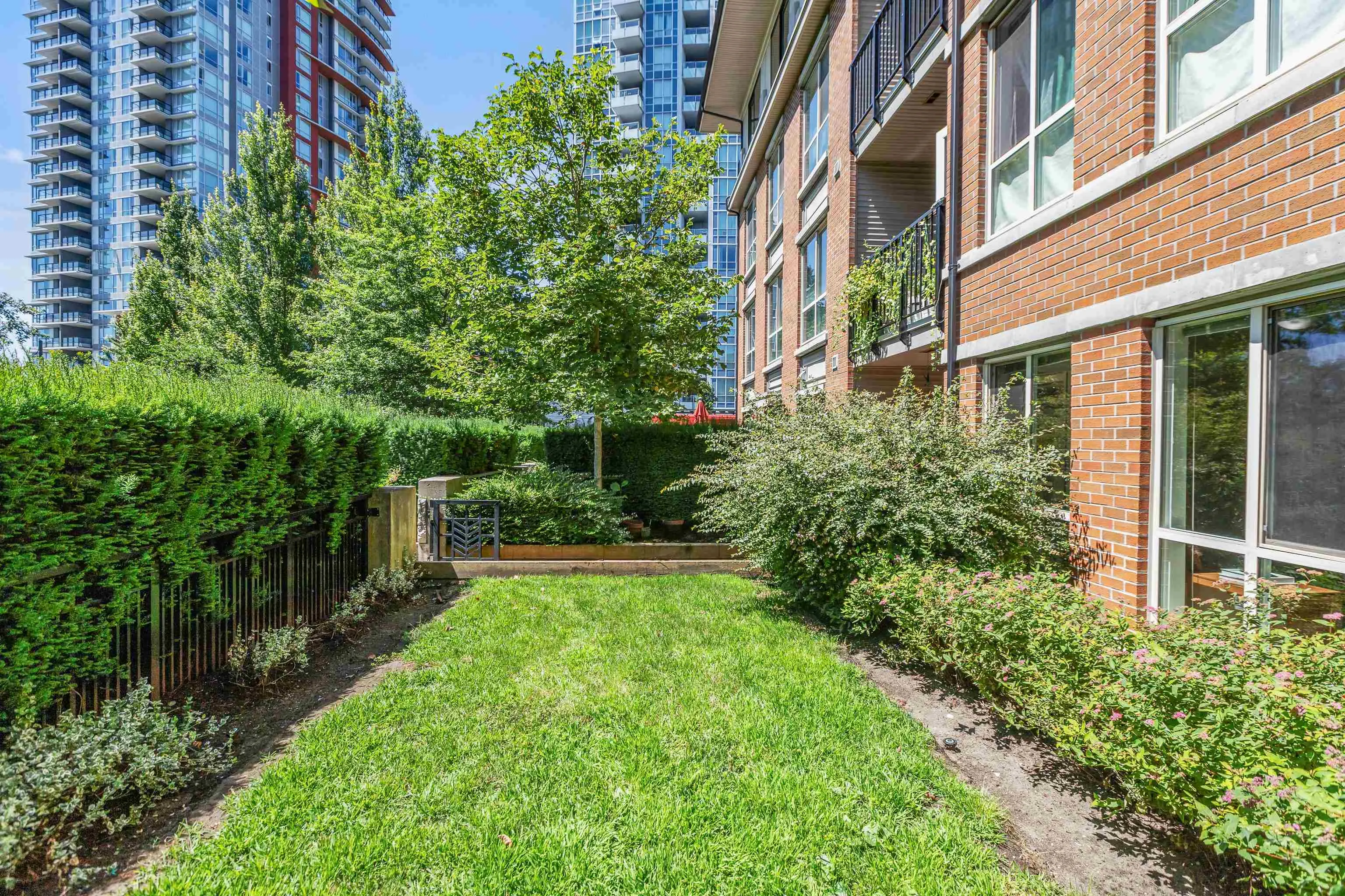 102 1135 Windsor Mews