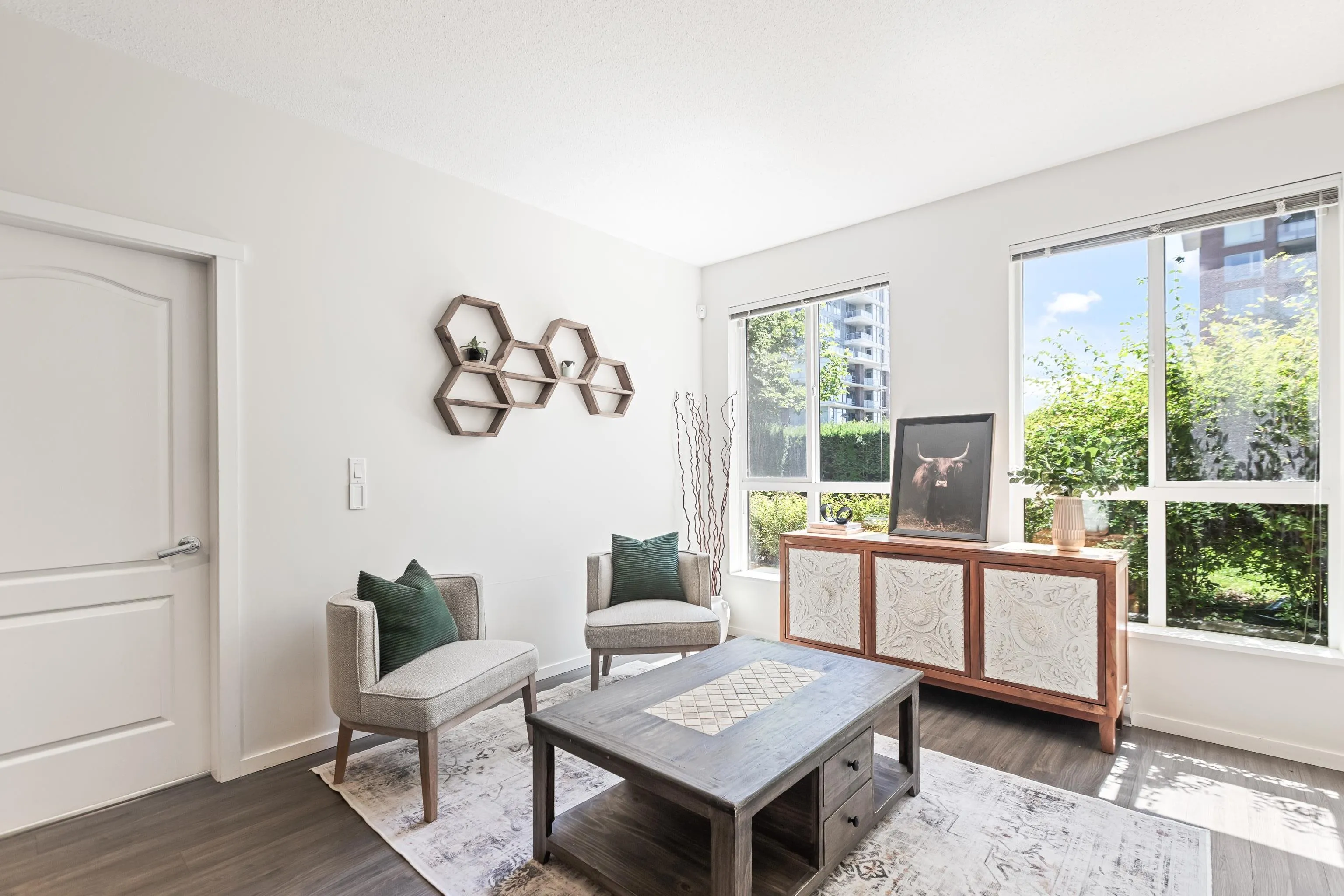 102 1135 Windsor Mews