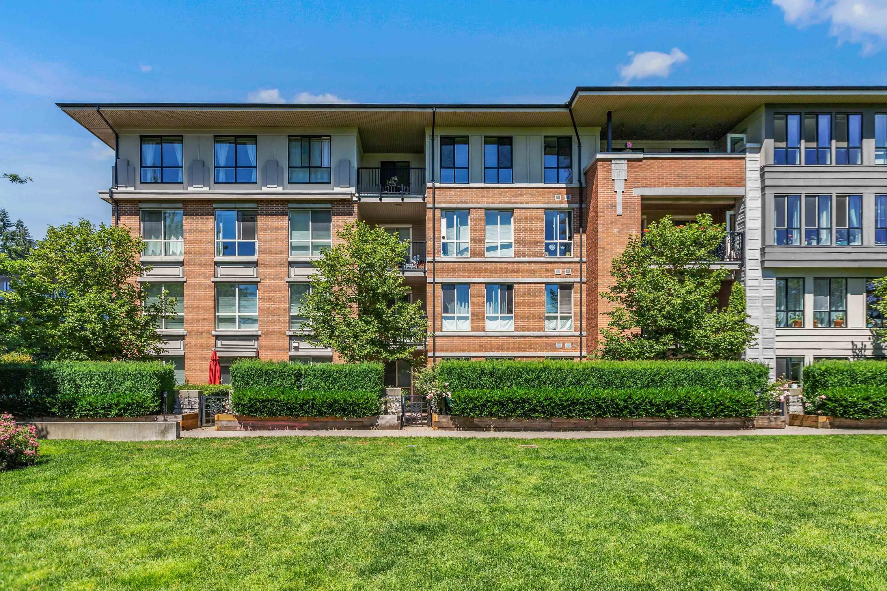 102 1135 Windsor Mews