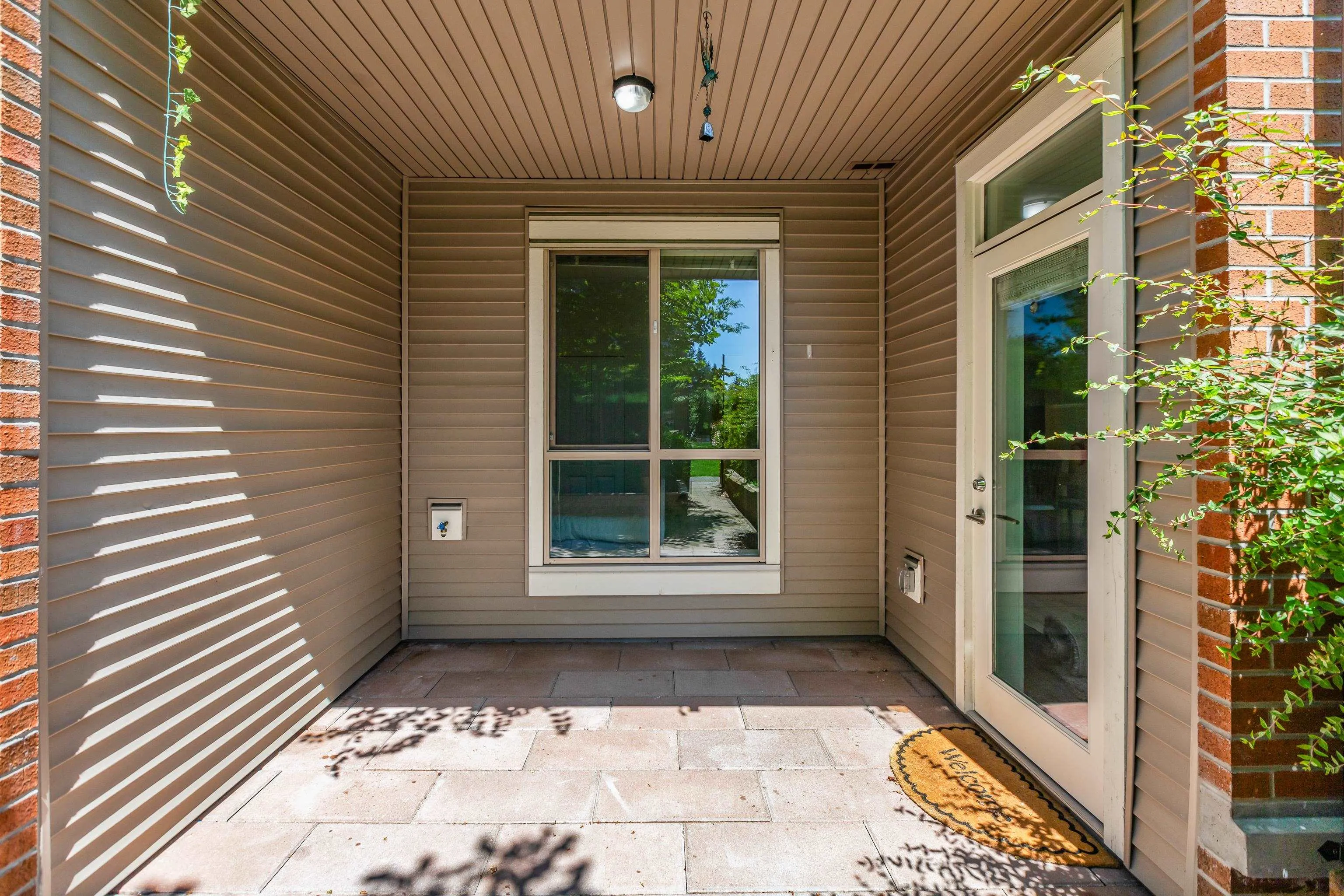 102 1135 Windsor Mews