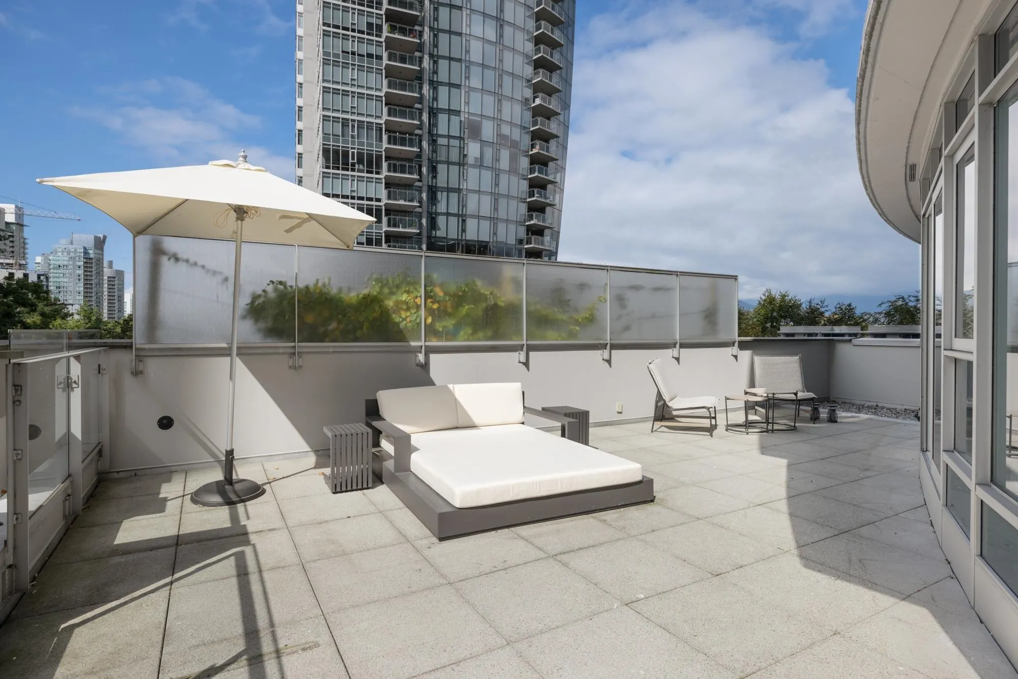 301 1233 W Cordova Street