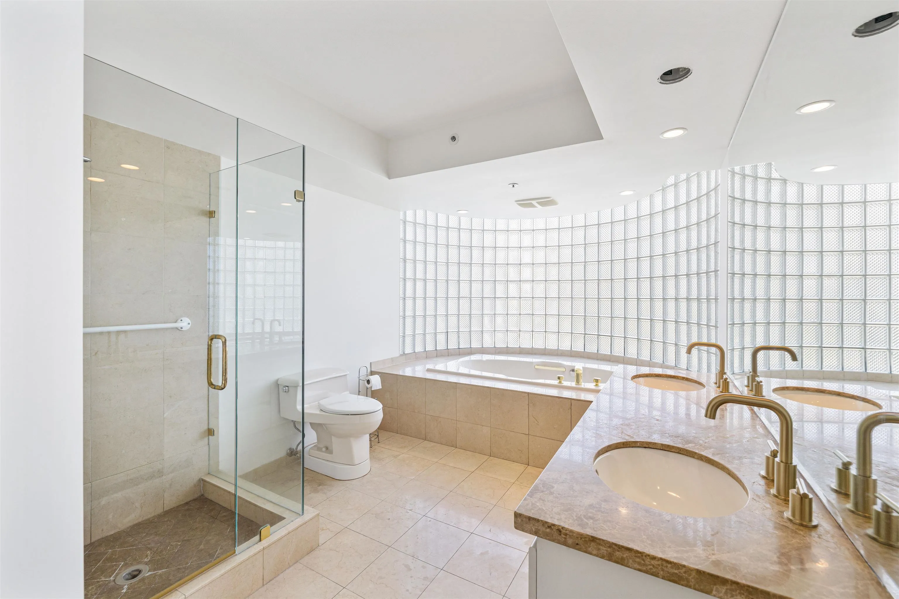 101 2280 Bellevue Avenue