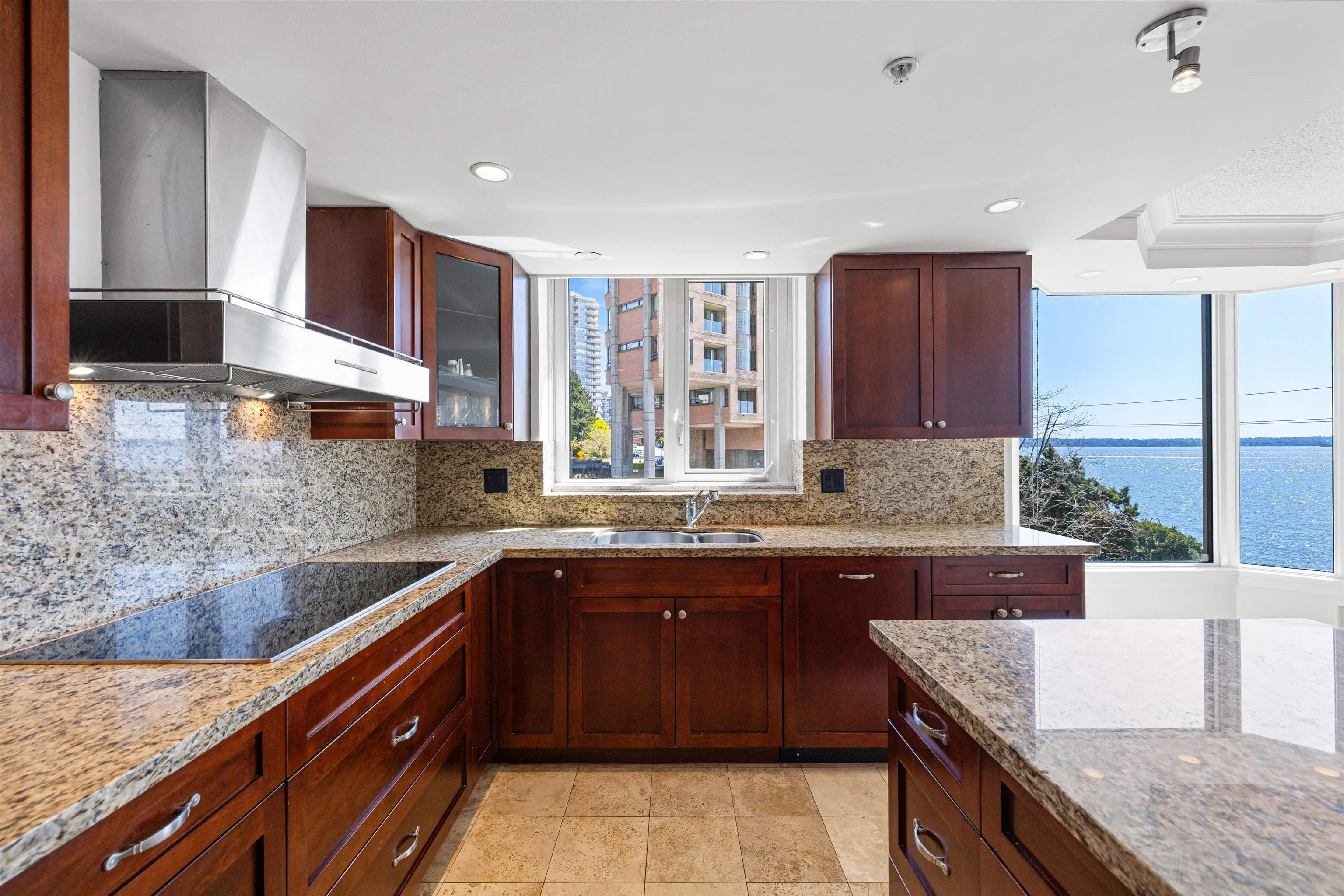 101 2280 Bellevue Avenue