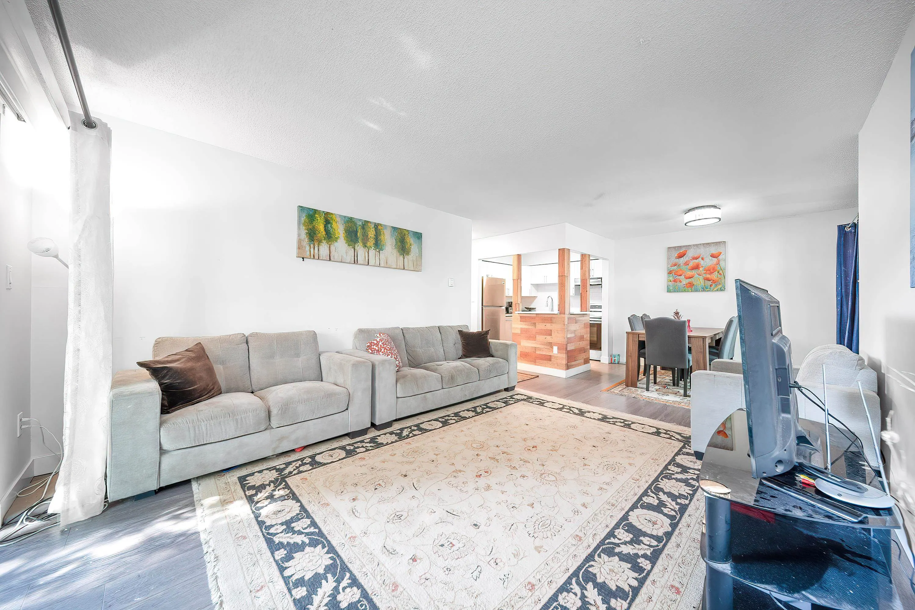 206 6105 Kingsway