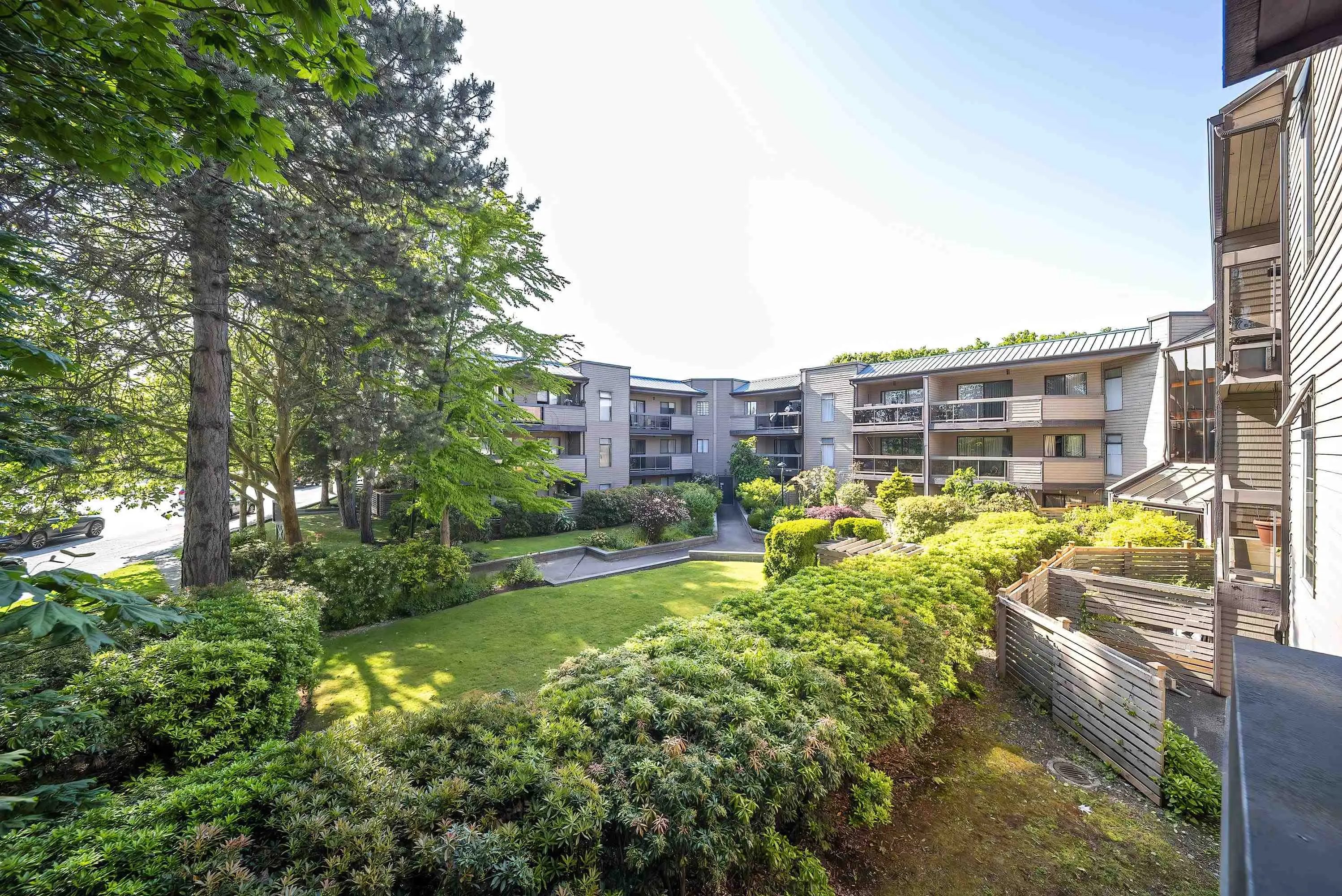 206 6105 Kingsway
