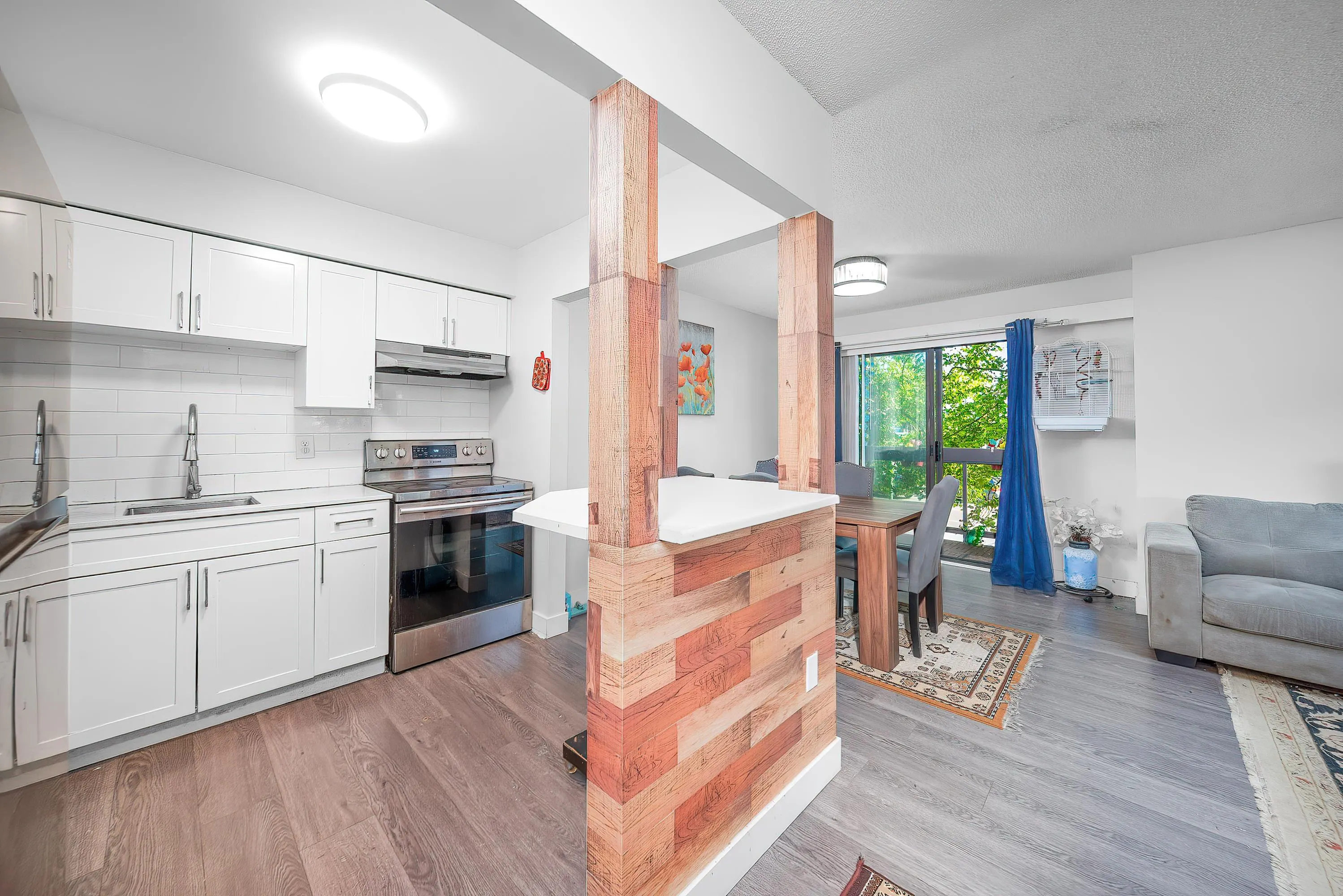 206 6105 Kingsway