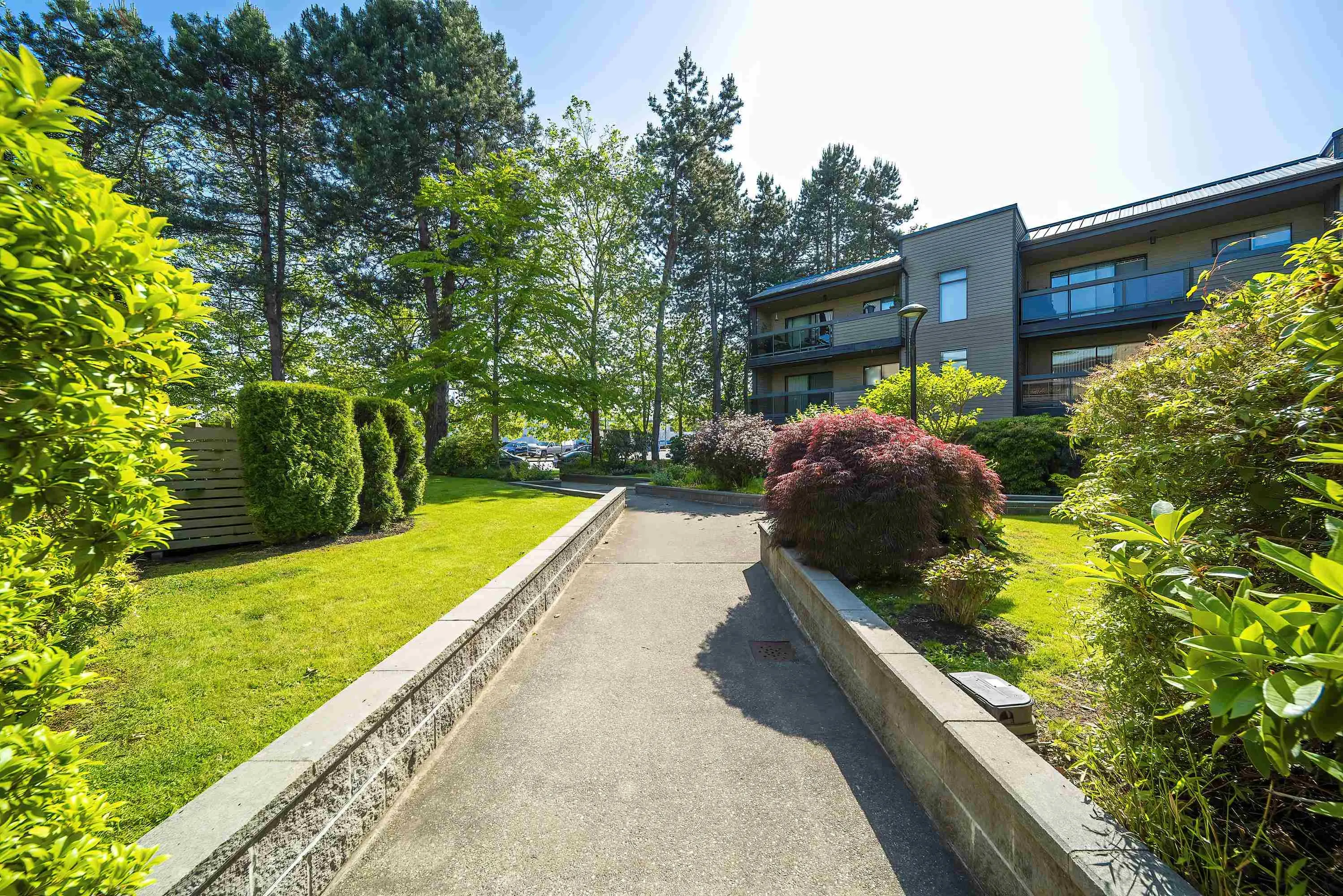 206 6105 Kingsway