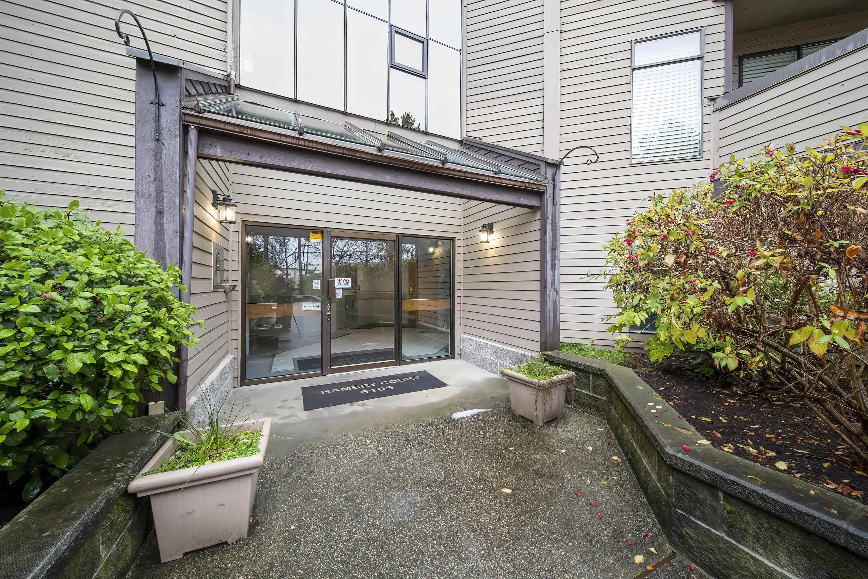 206 6105 Kingsway