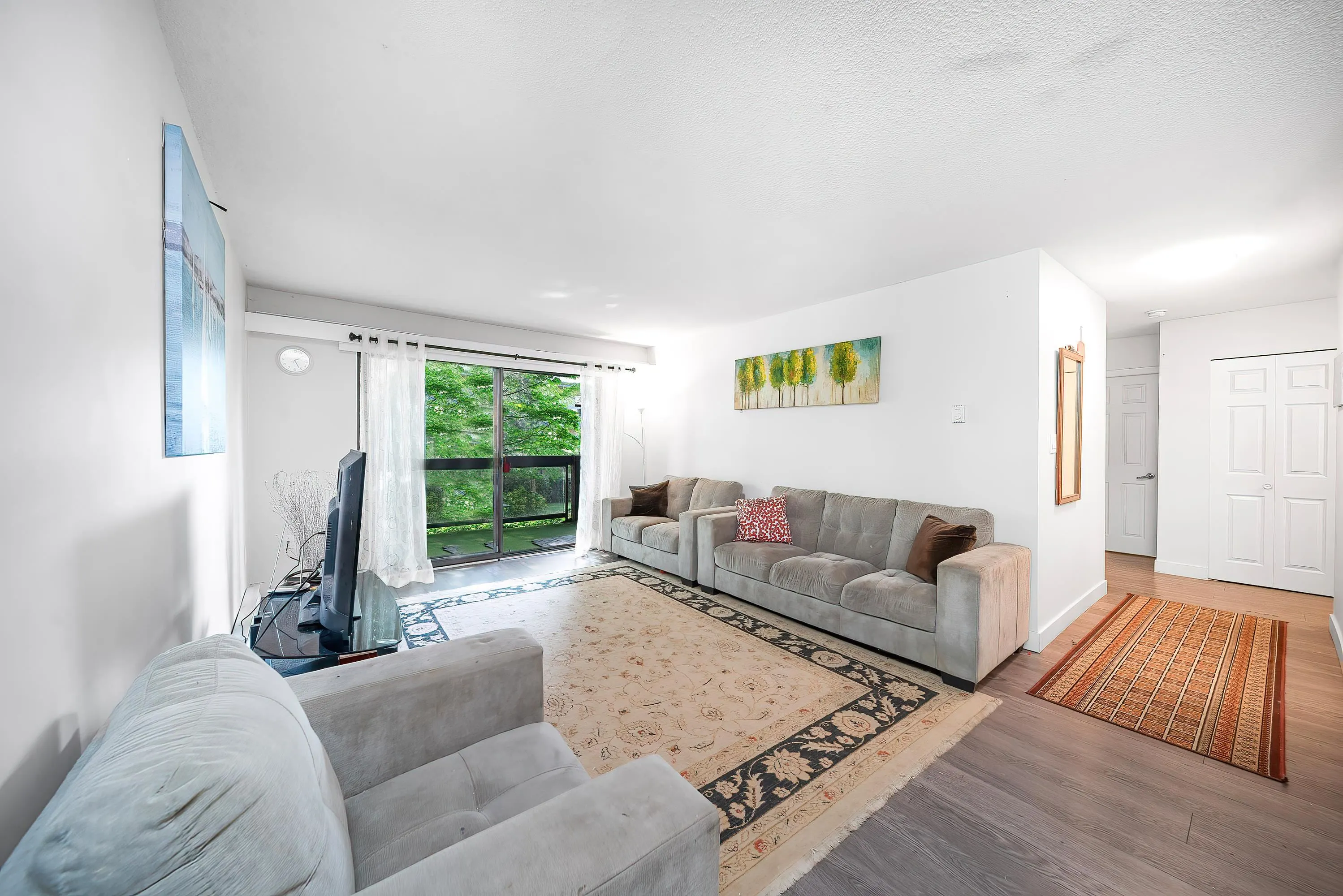 206 6105 Kingsway