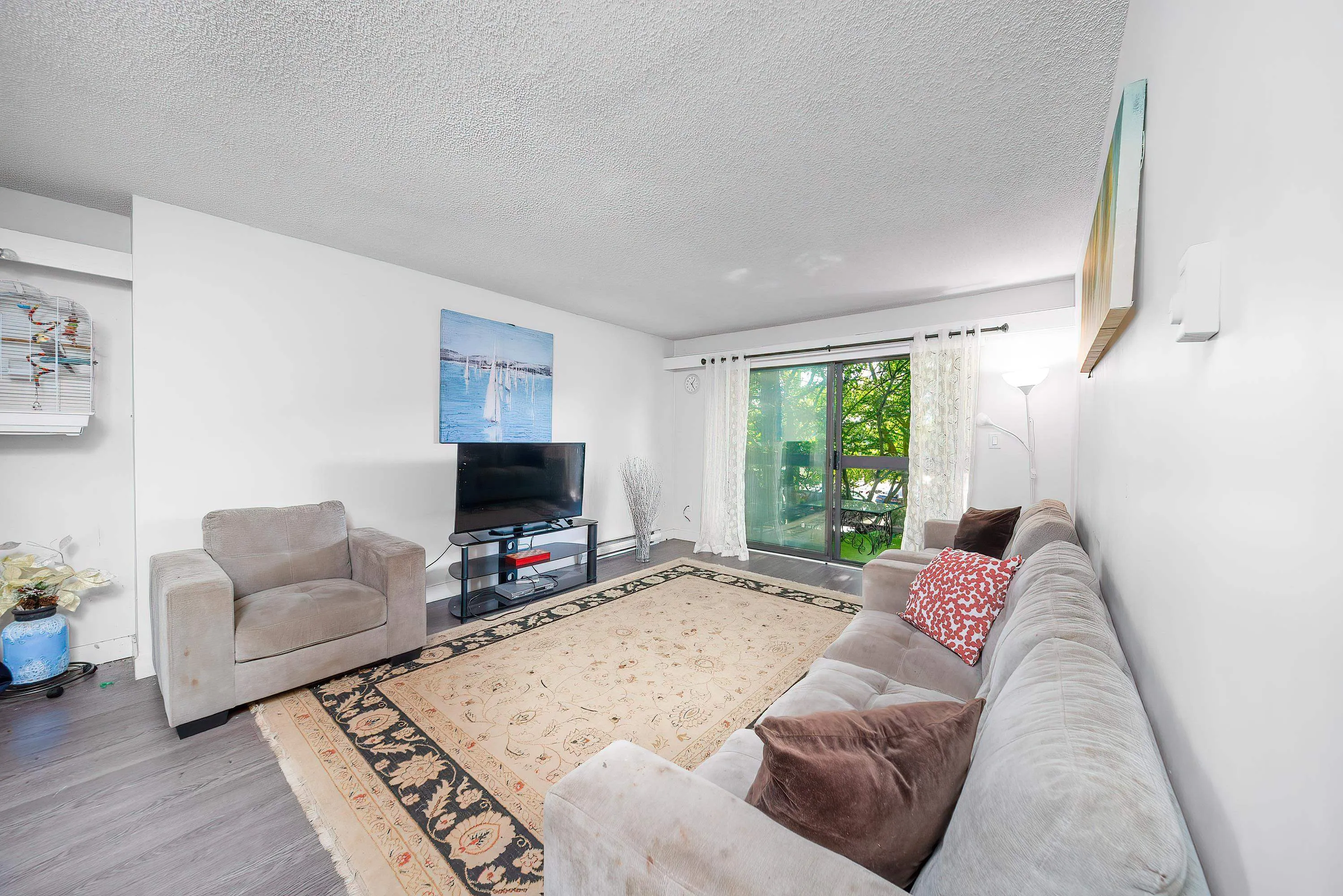 206 6105 Kingsway