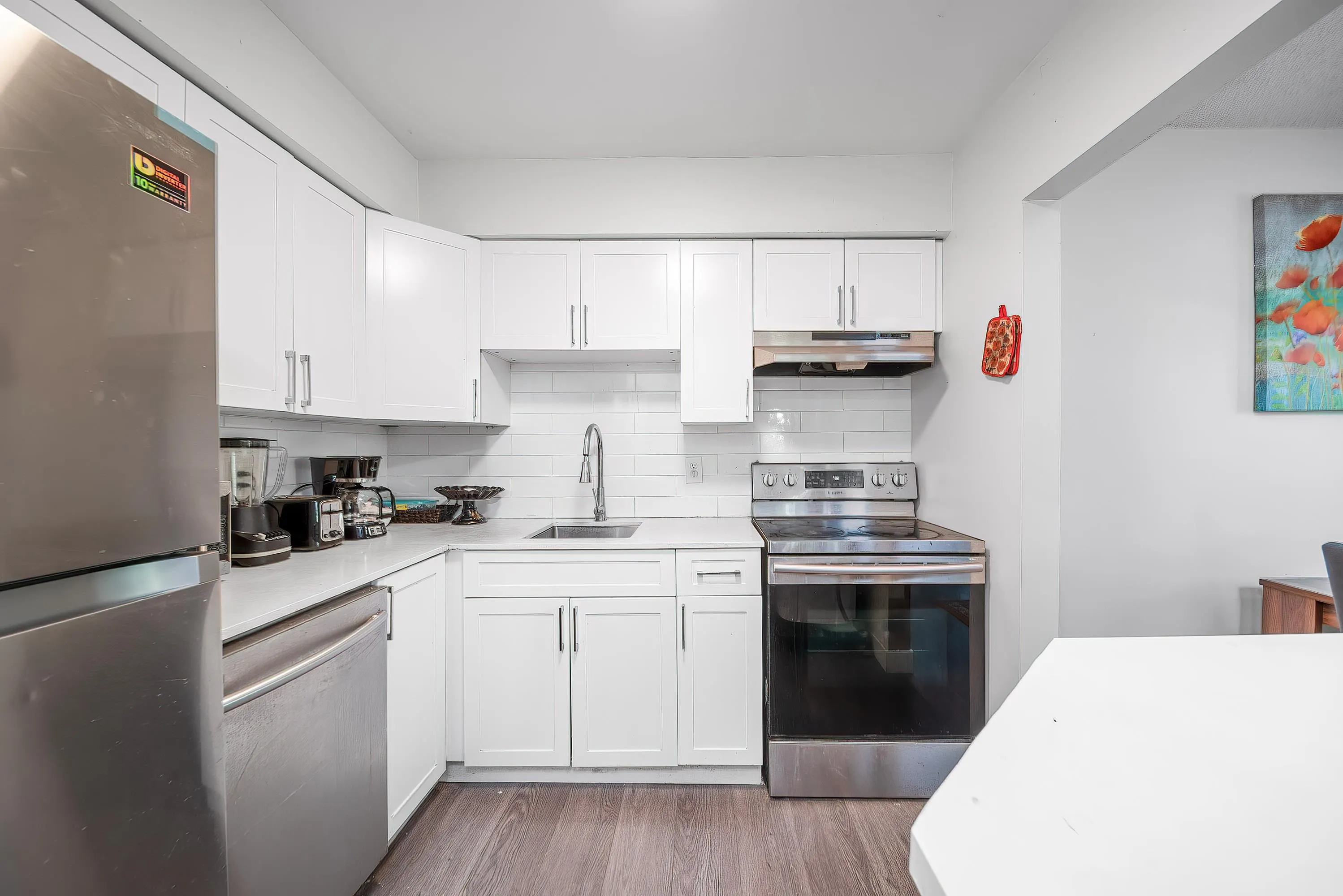 206 6105 Kingsway
