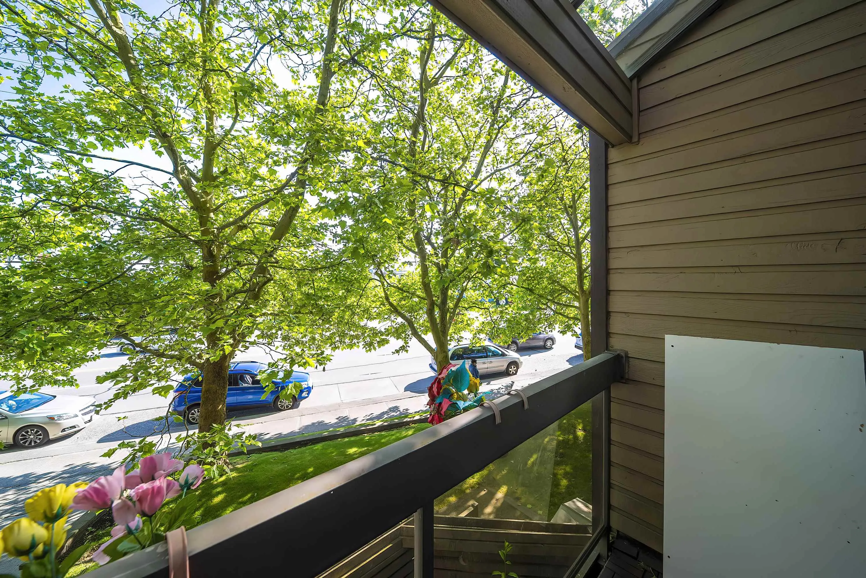 206 6105 Kingsway