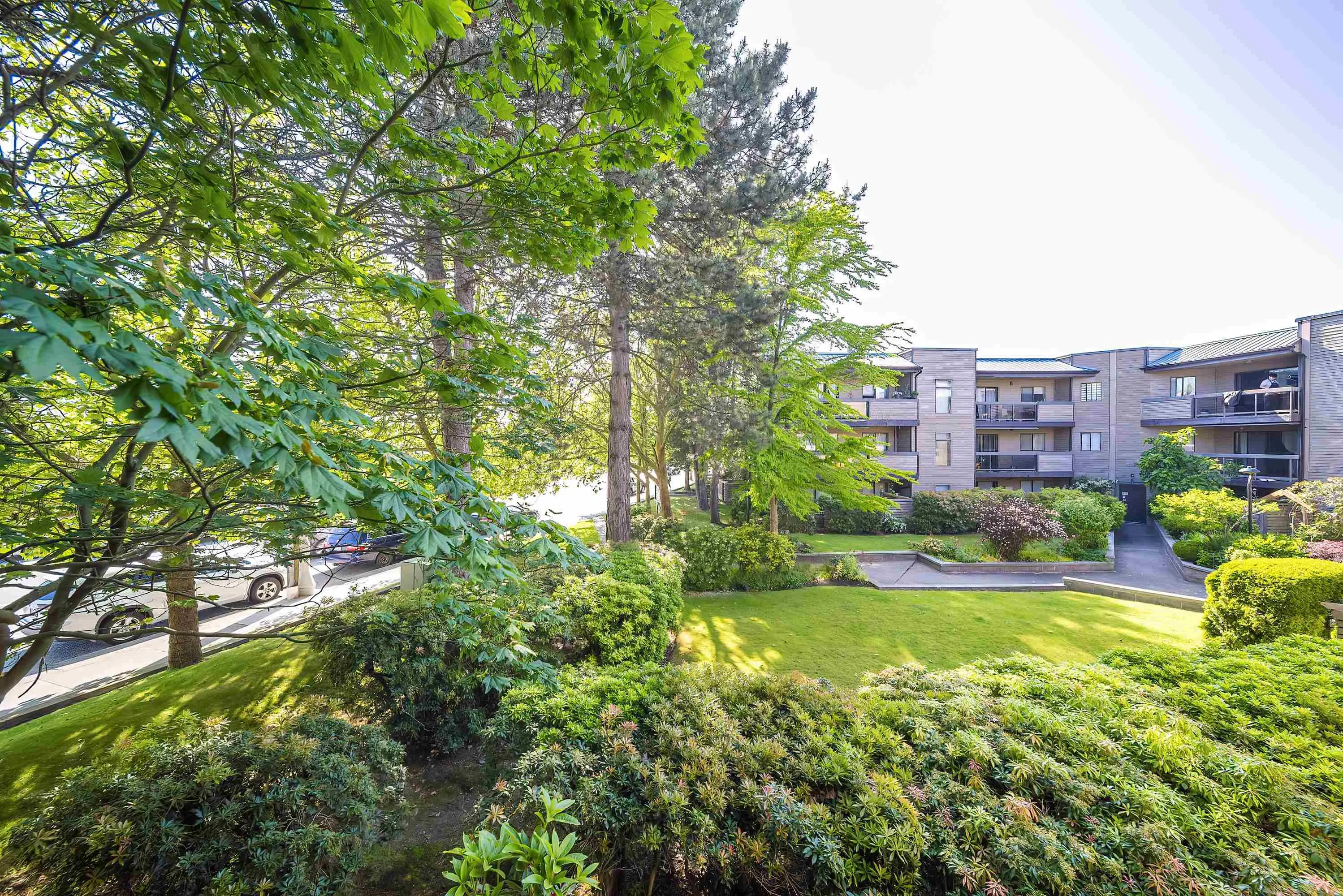 206 6105 Kingsway