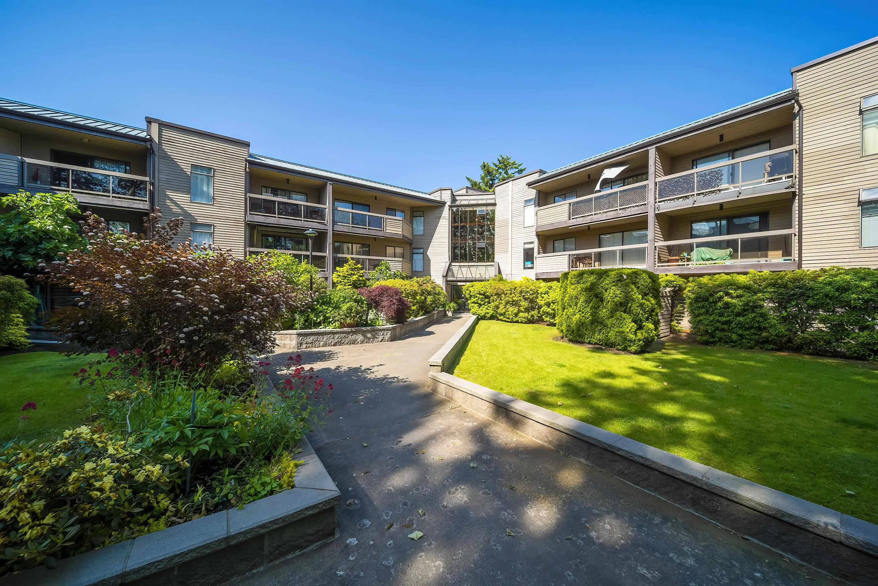 206 6105 Kingsway
