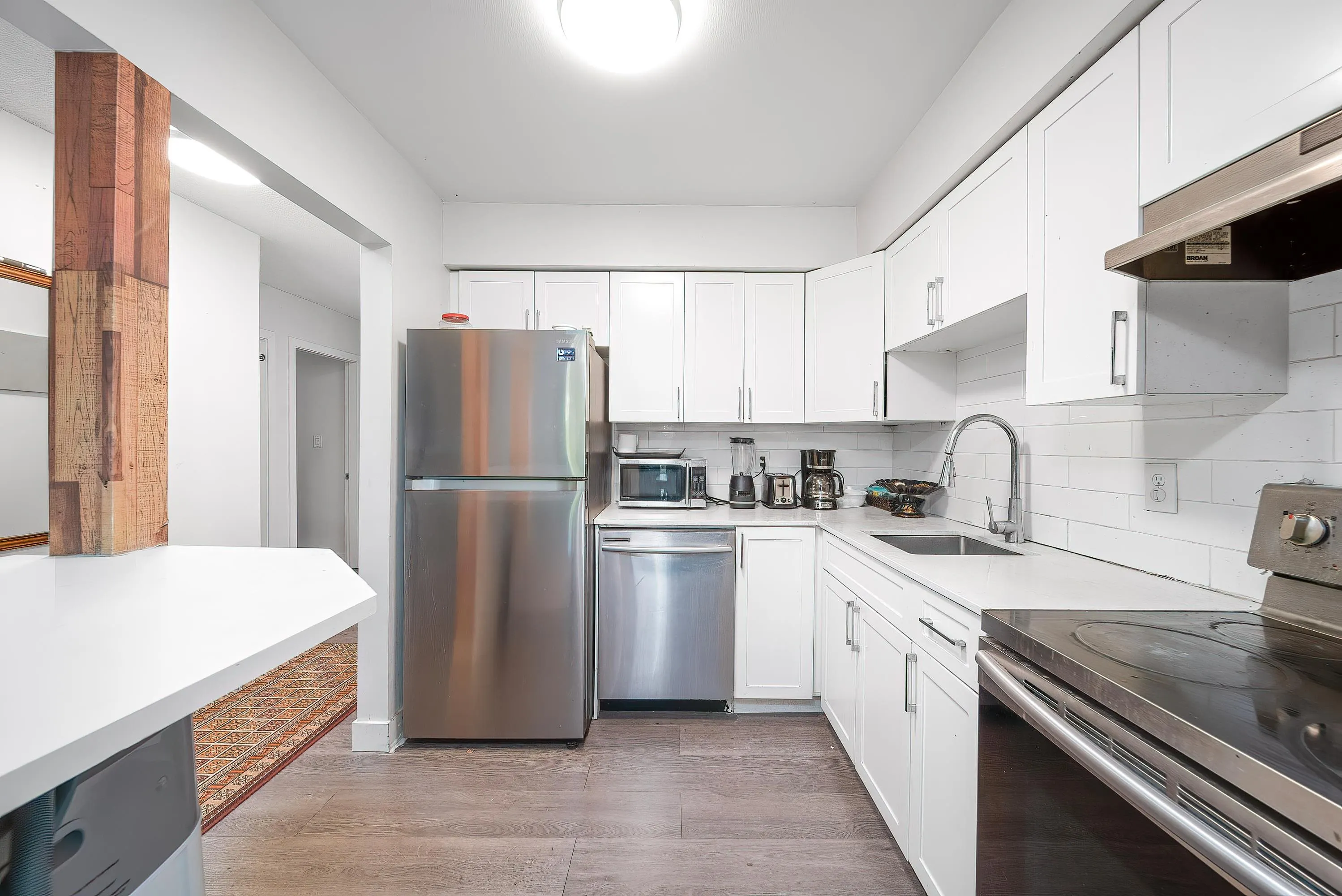 206 6105 Kingsway