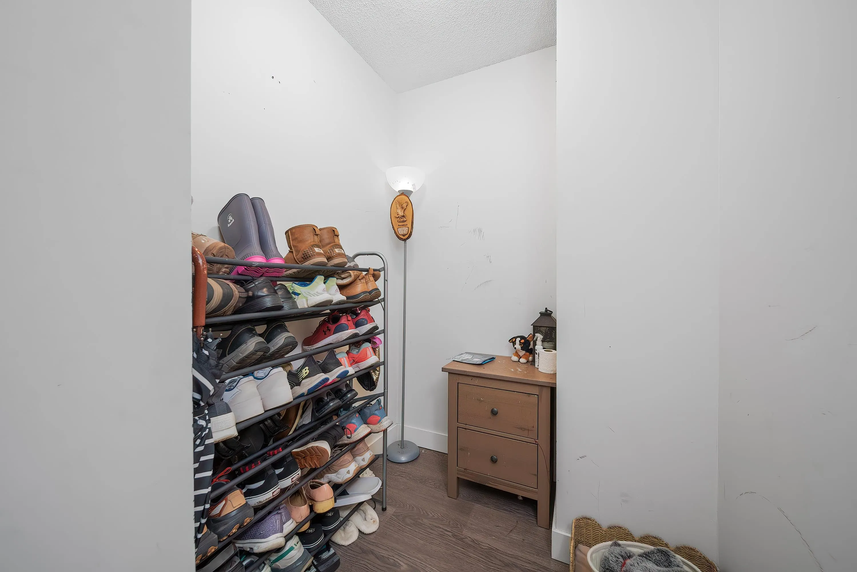 206 6105 Kingsway