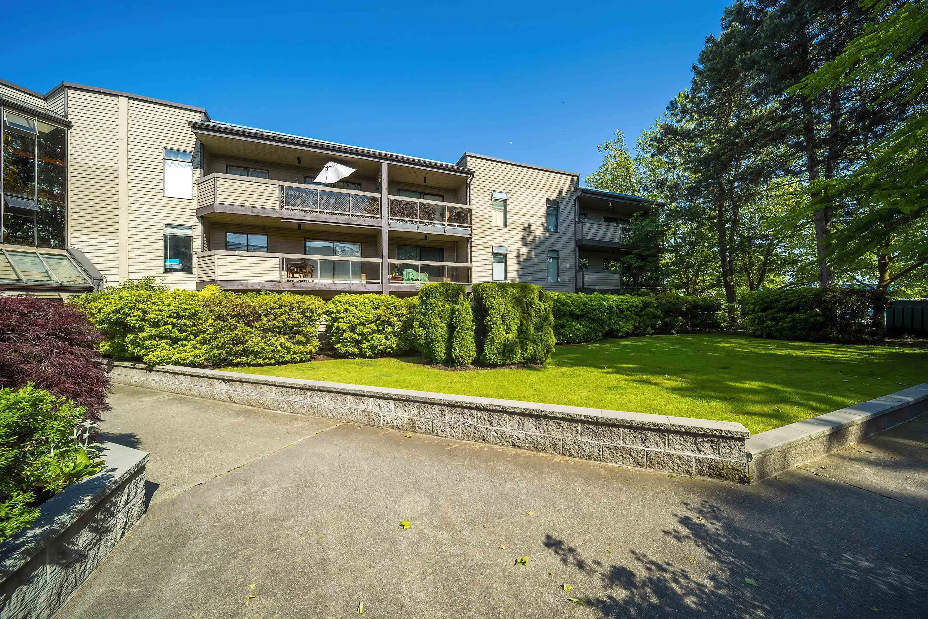 206 6105 Kingsway