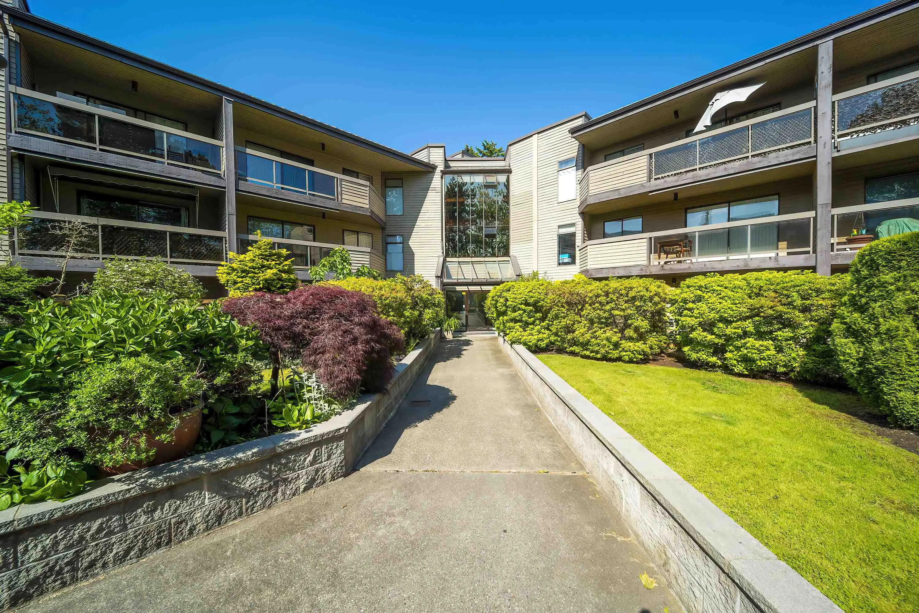 206 6105 Kingsway