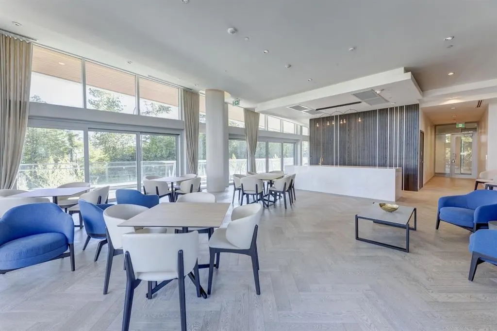 2207 200 Klahanie Court