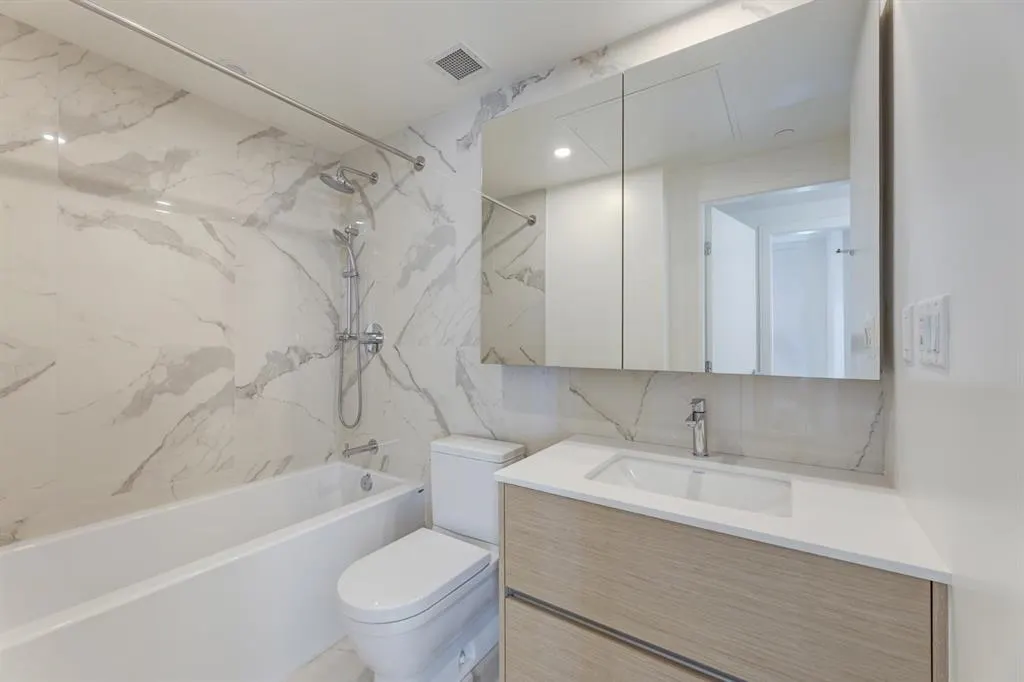 2207 200 Klahanie Court