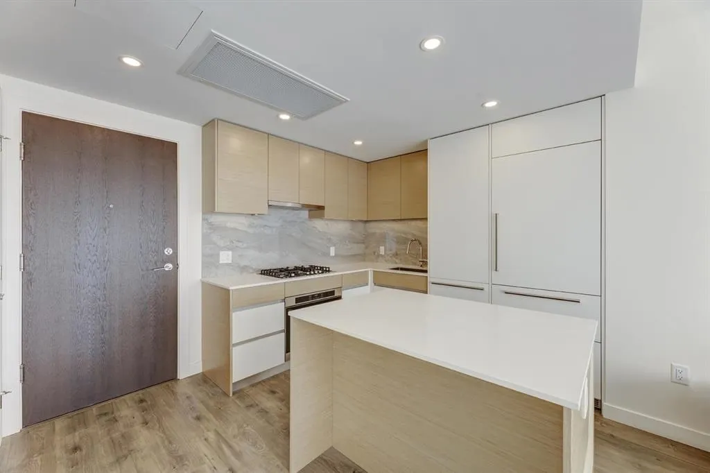 2207 200 Klahanie Court