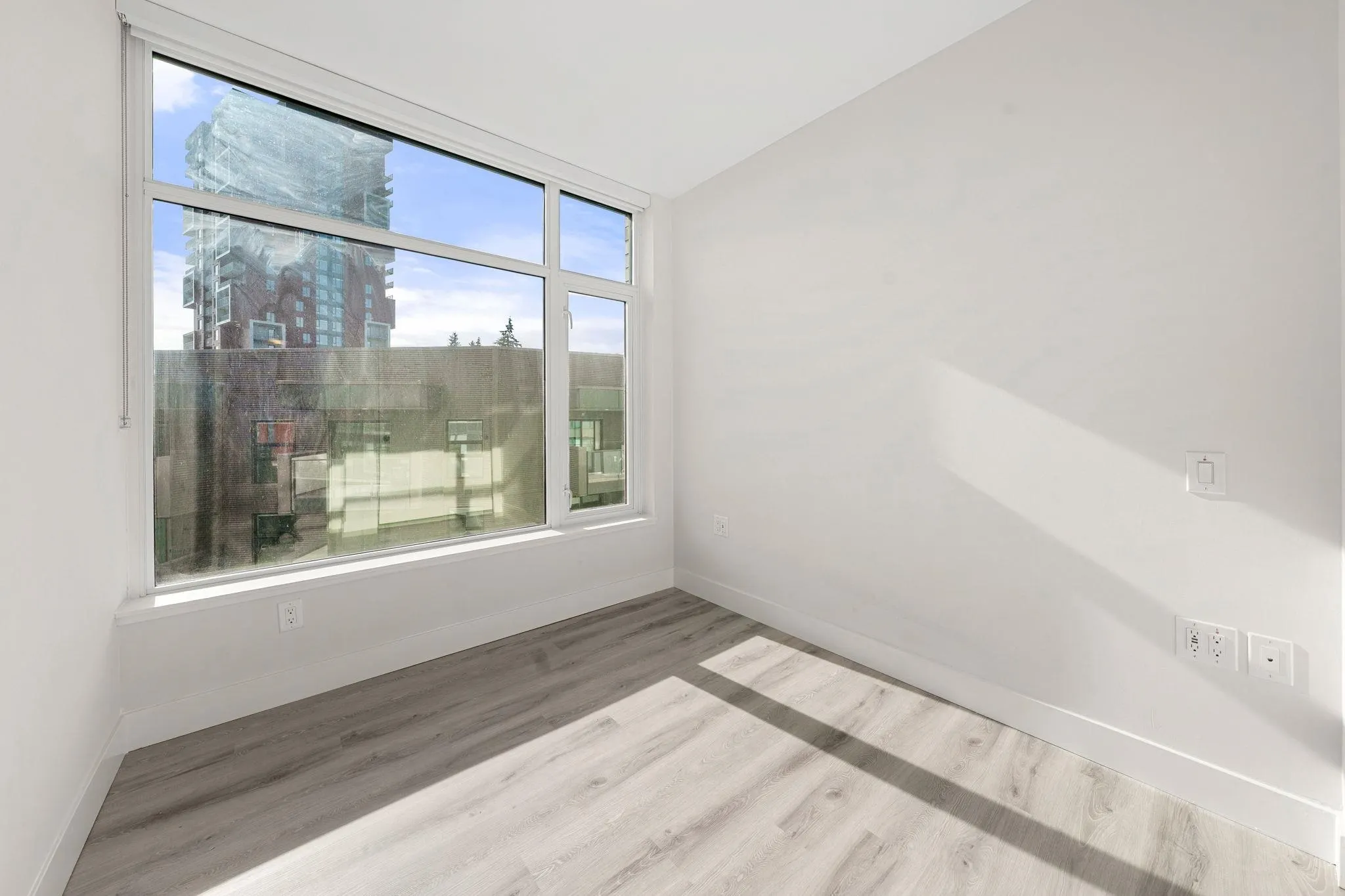 609 3451 Sawmill Crescent