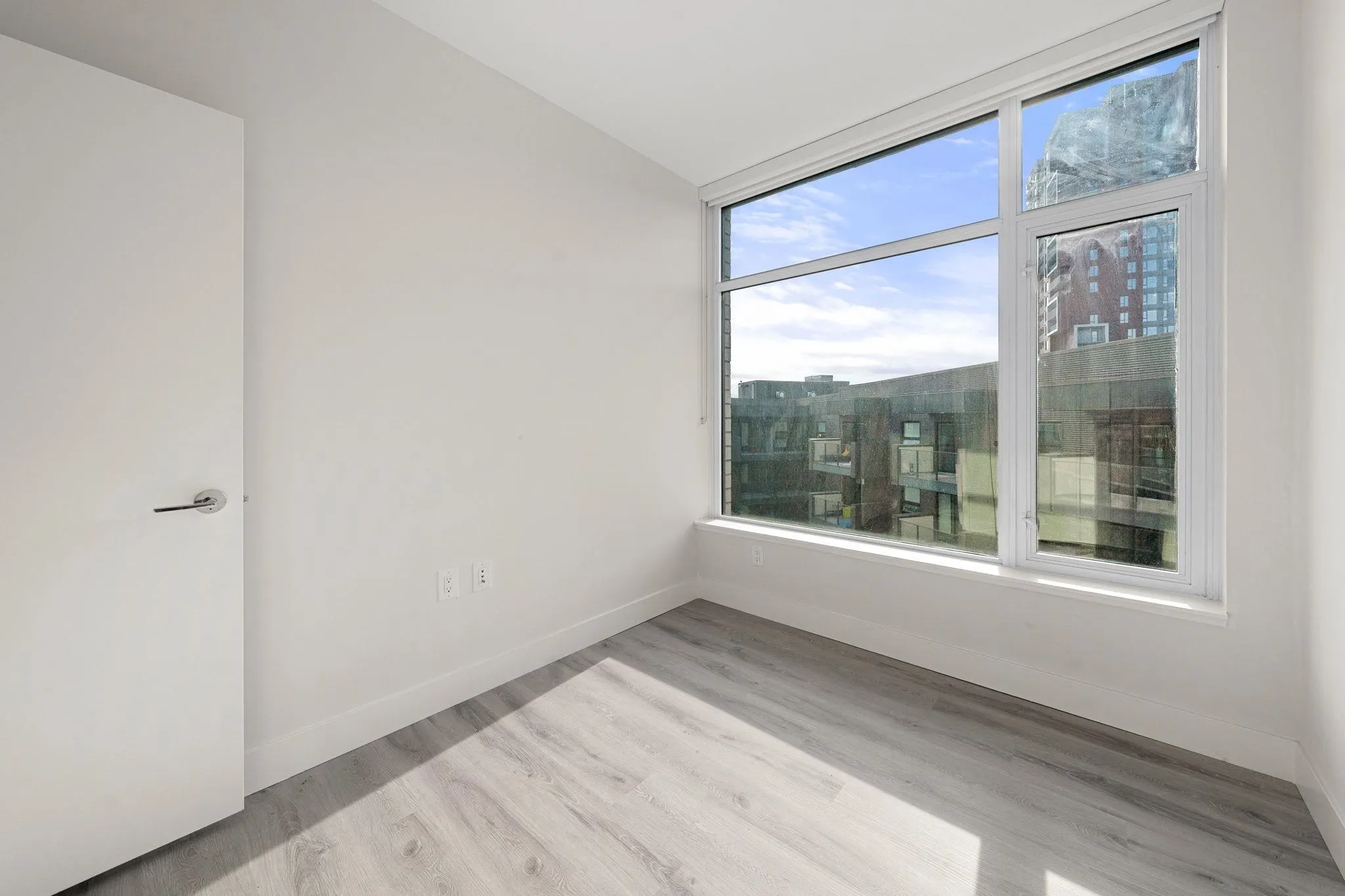 609 3451 Sawmill Crescent