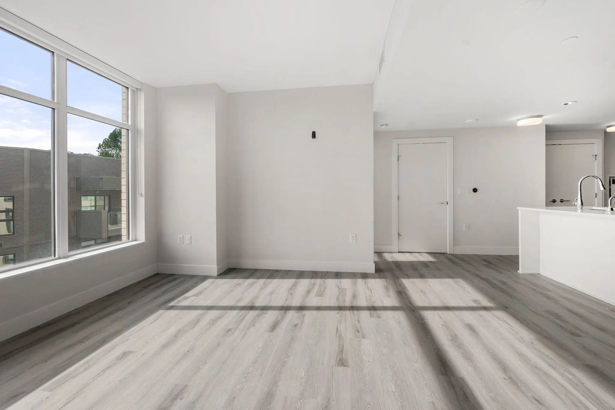 609 3451 Sawmill Crescent