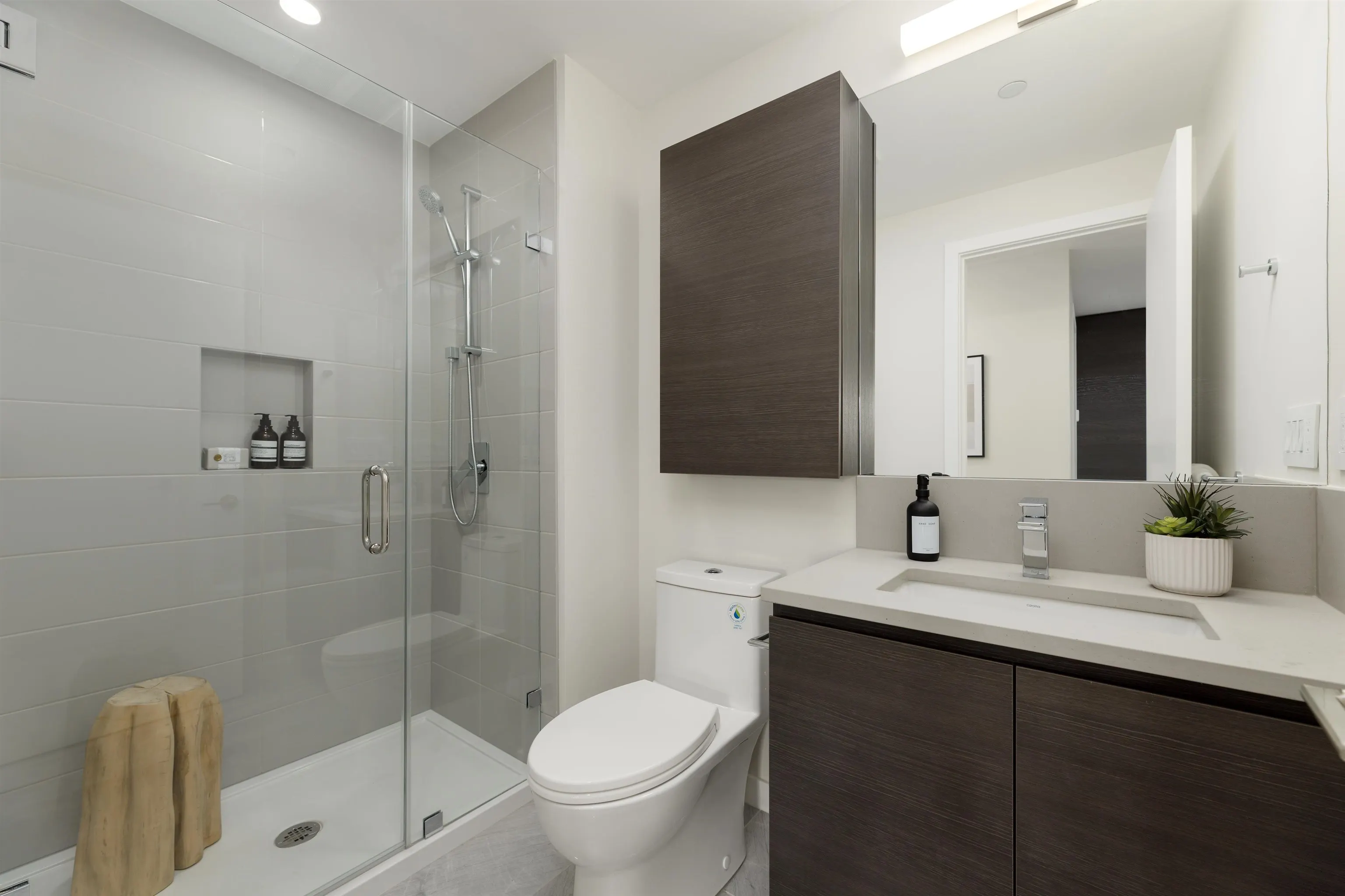 807 4168 Lougheed Highway