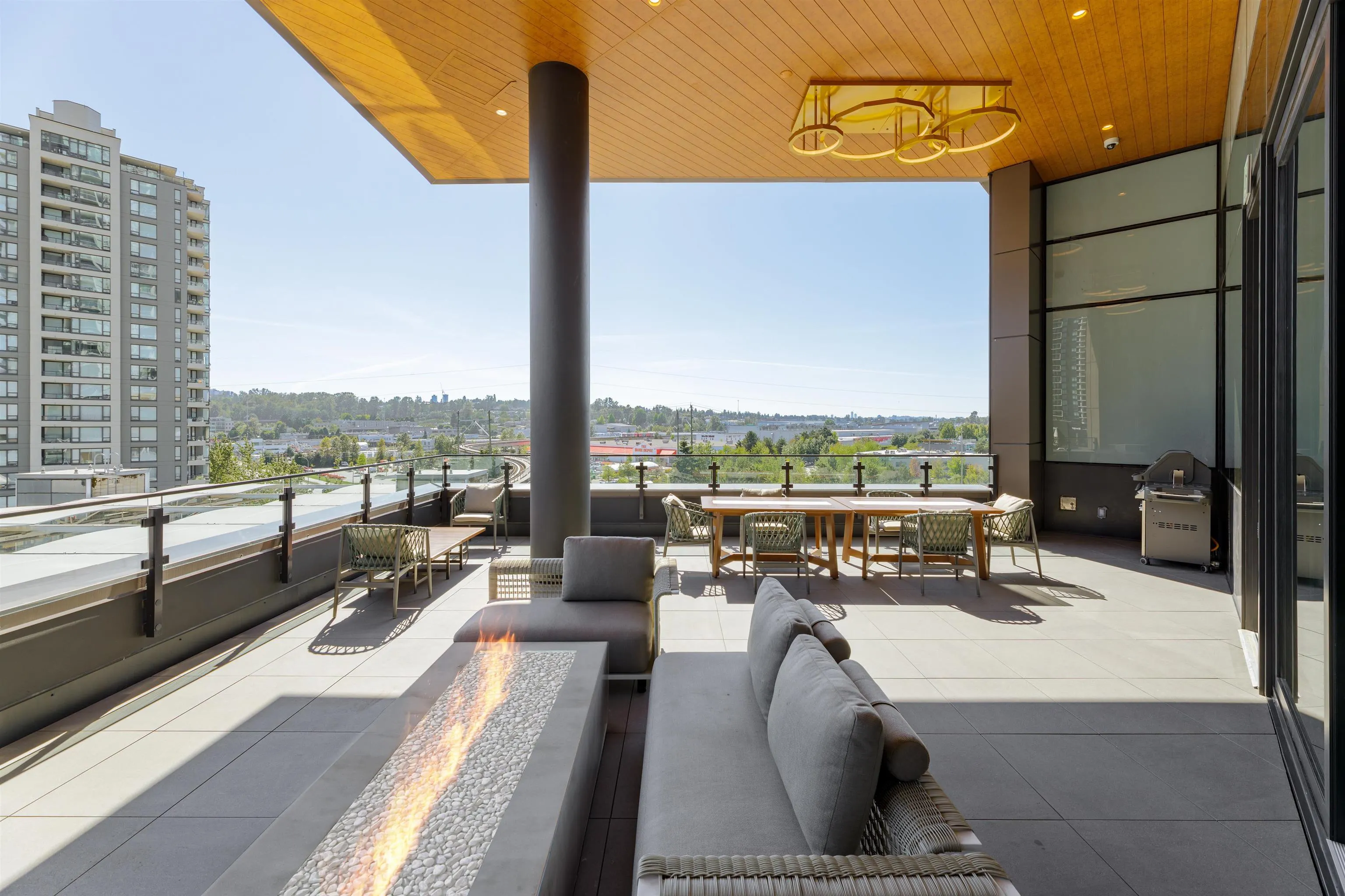 2307 4168 Lougheed Highway