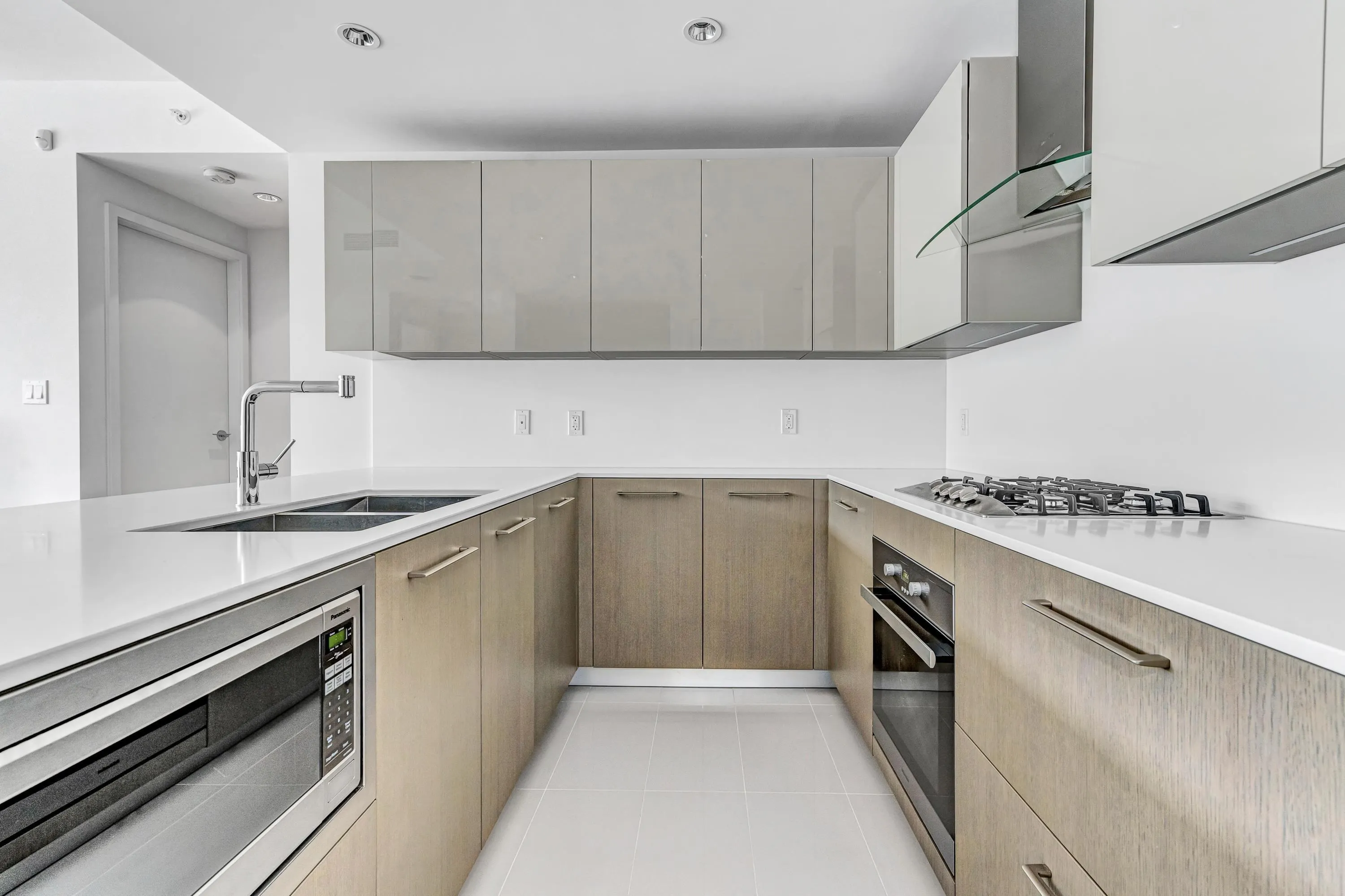 611 6633 Pearson Way