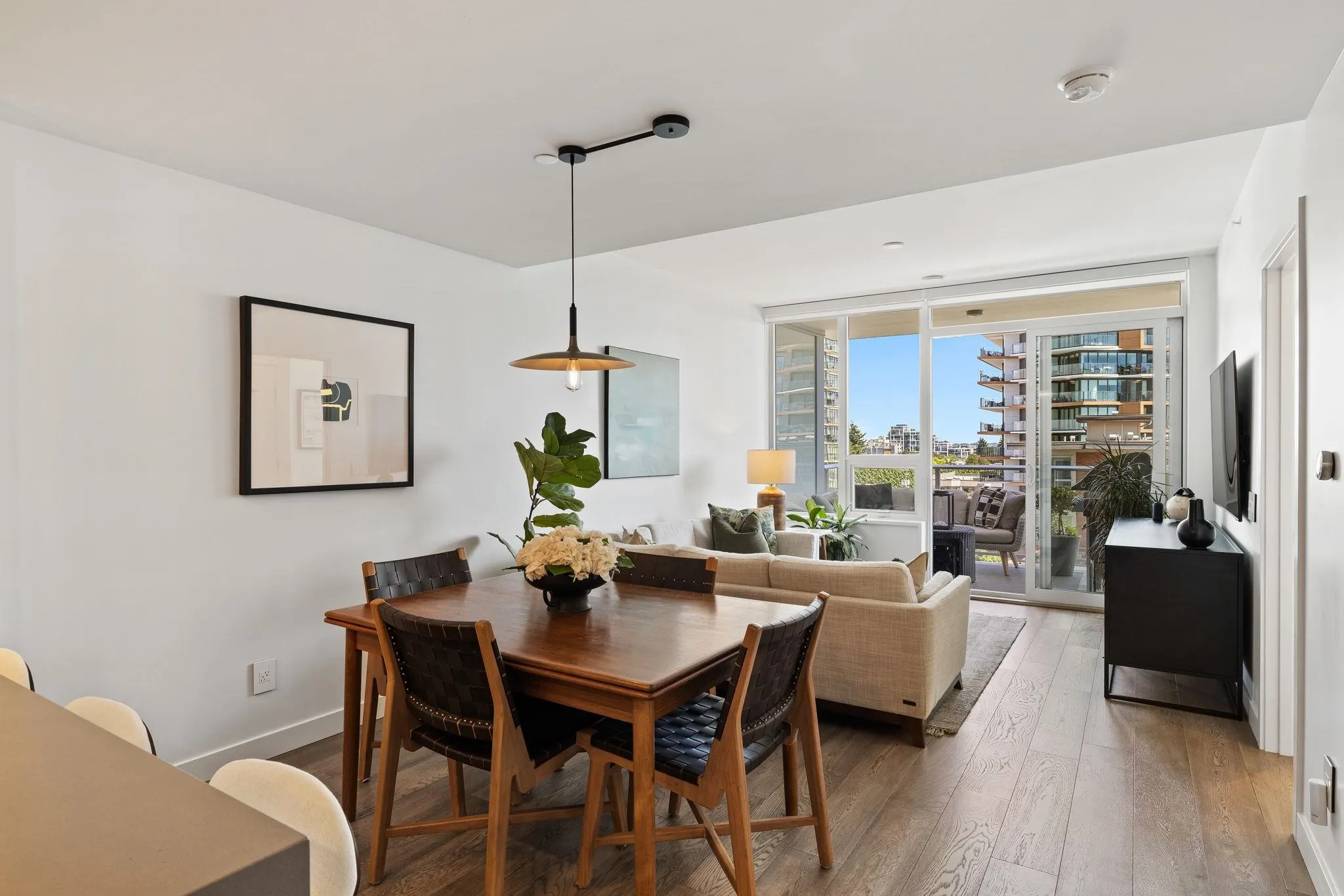 605 1441 Johnston Road