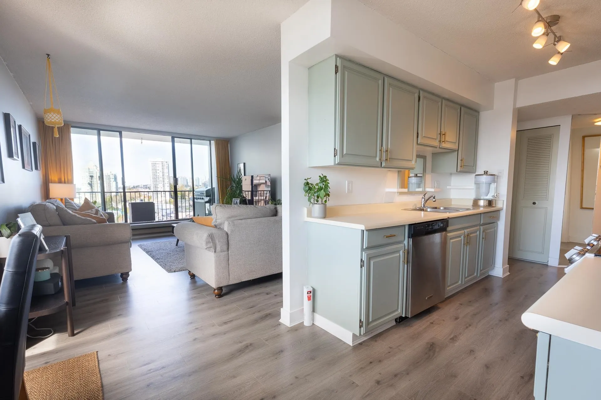 1404 7235 Salisbury Avenue