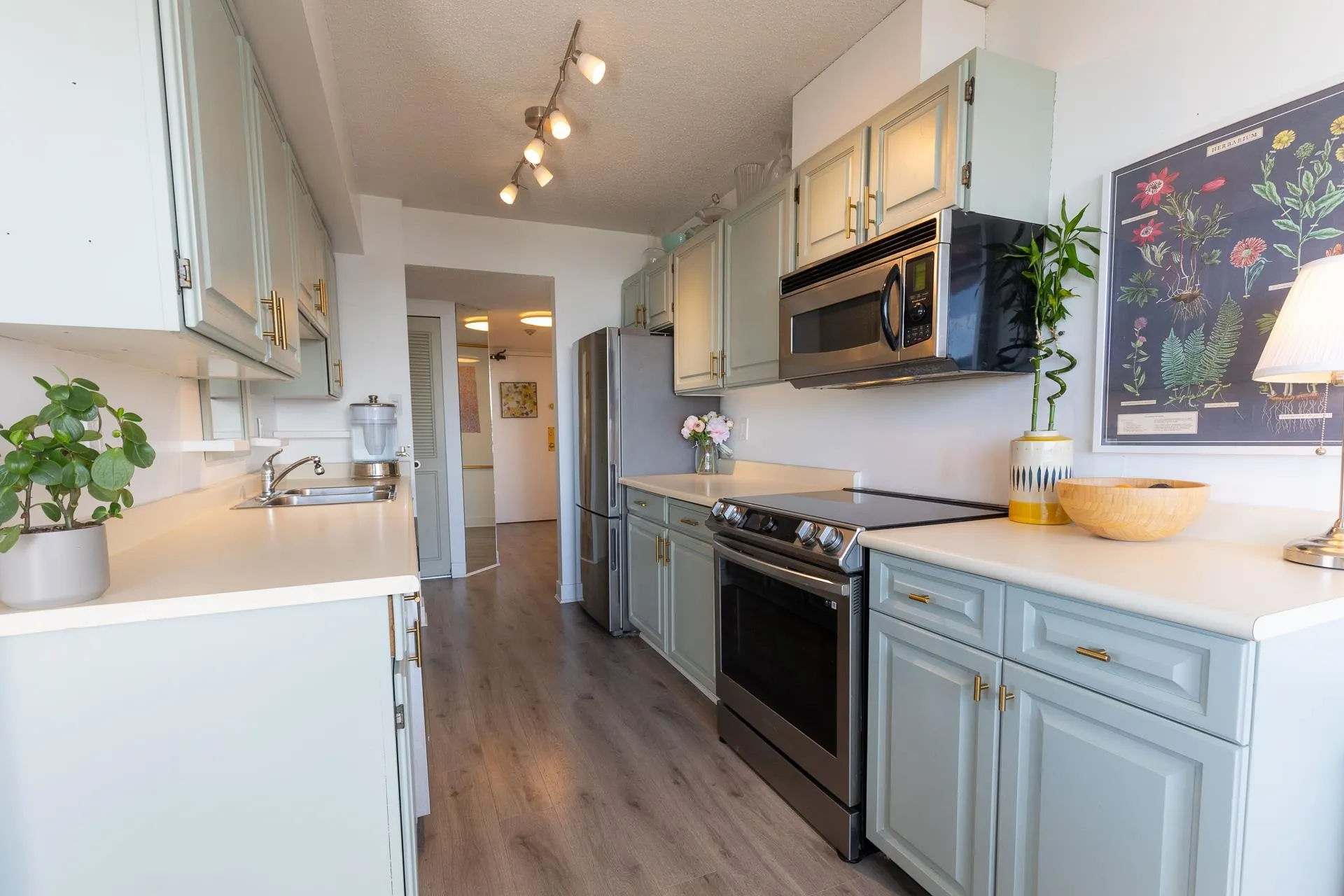 1404 7235 Salisbury Avenue