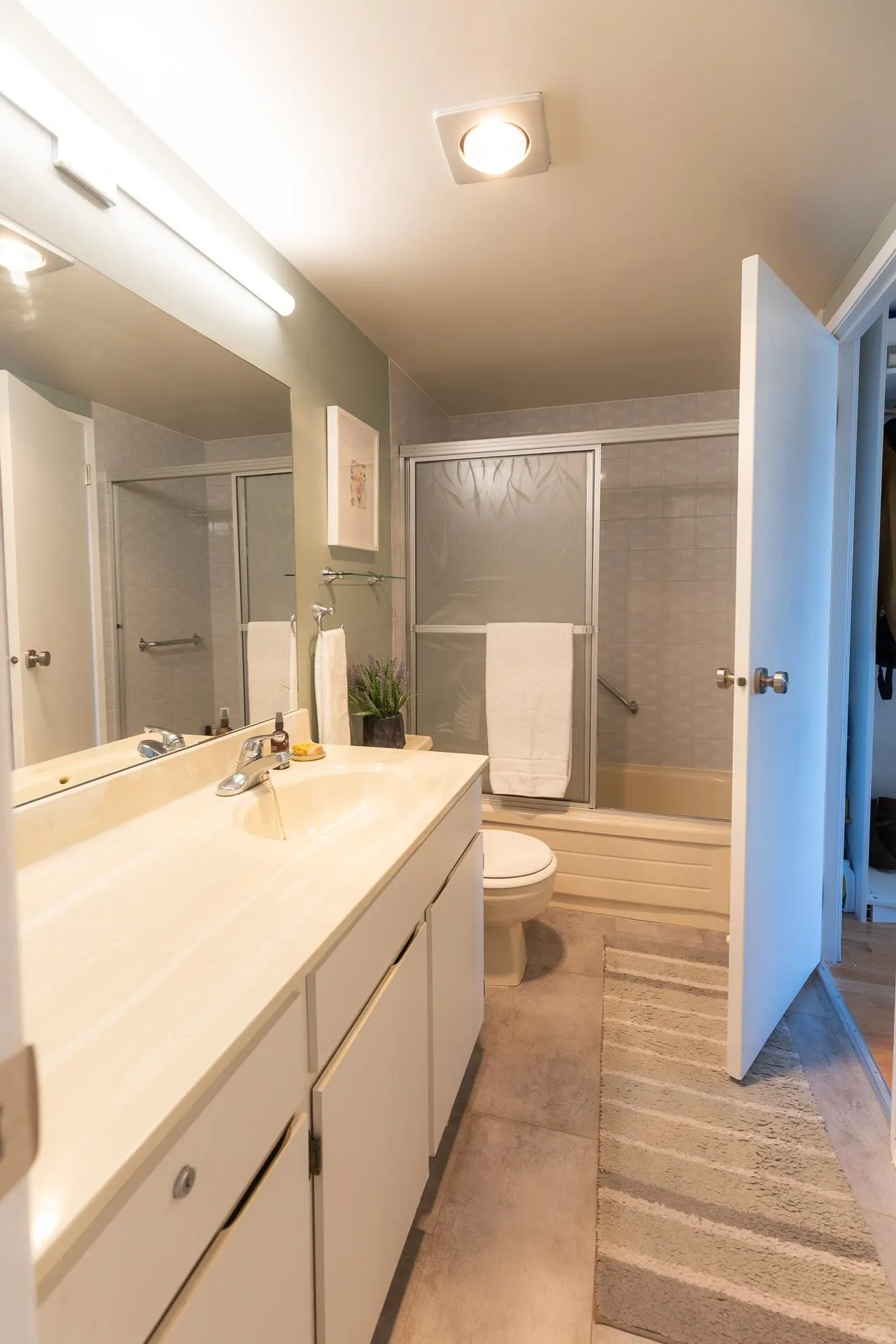 1404 7235 Salisbury Avenue
