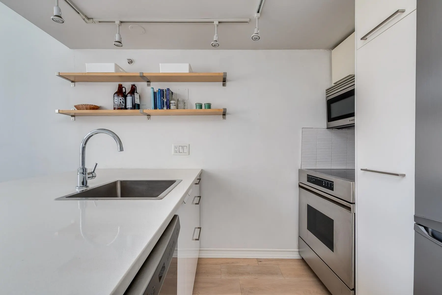 408 1 E Cordova Street