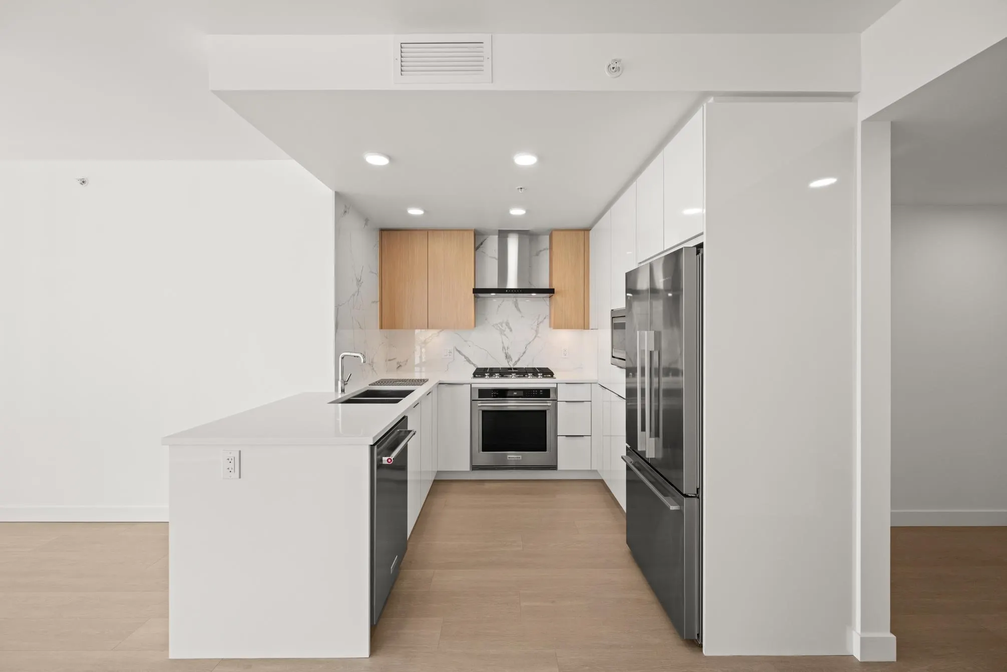 1305 7683 Park Crescent